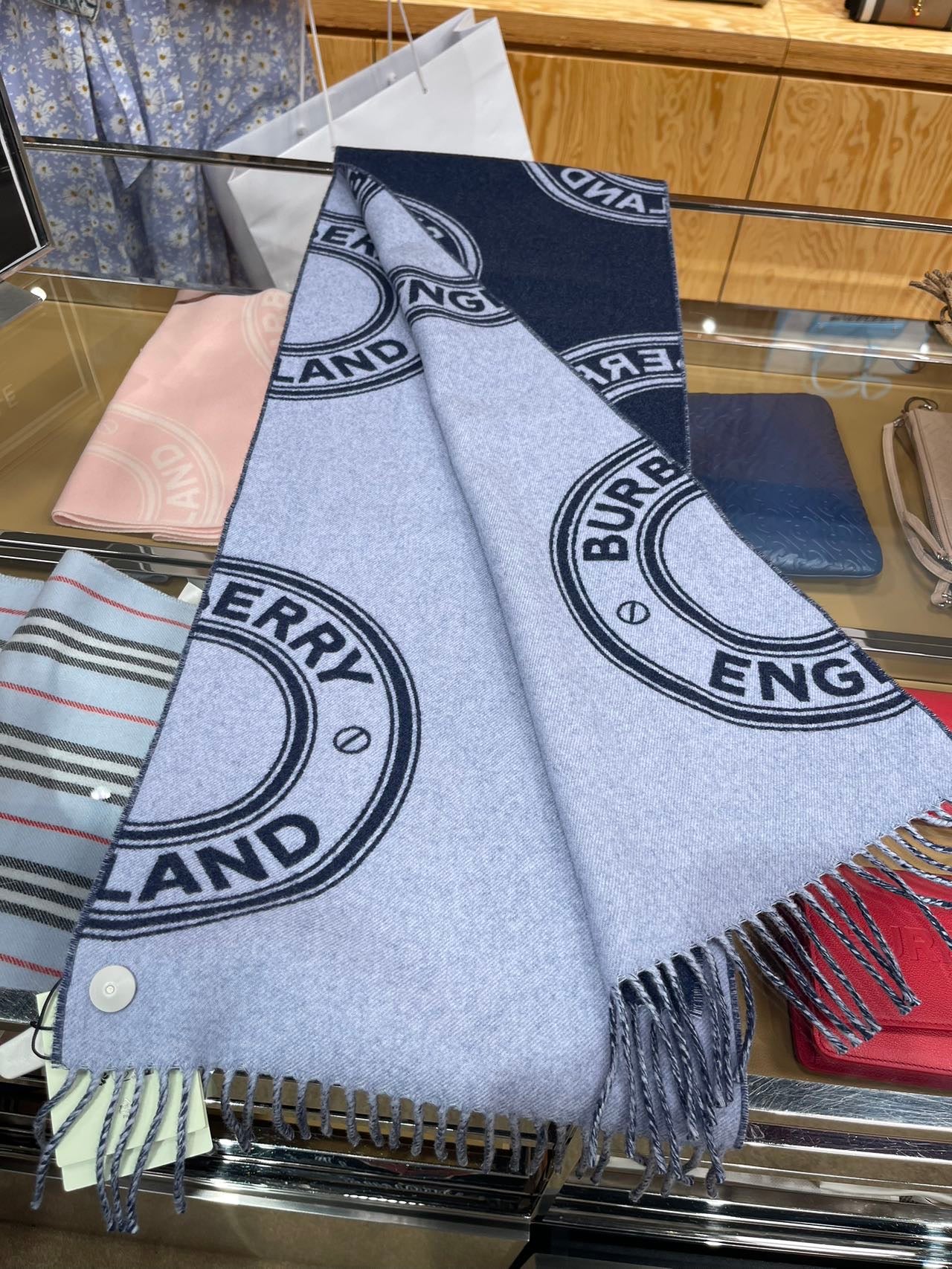 Burberry Logo Scarf巴寶莉圓LOGO雙面圍巾