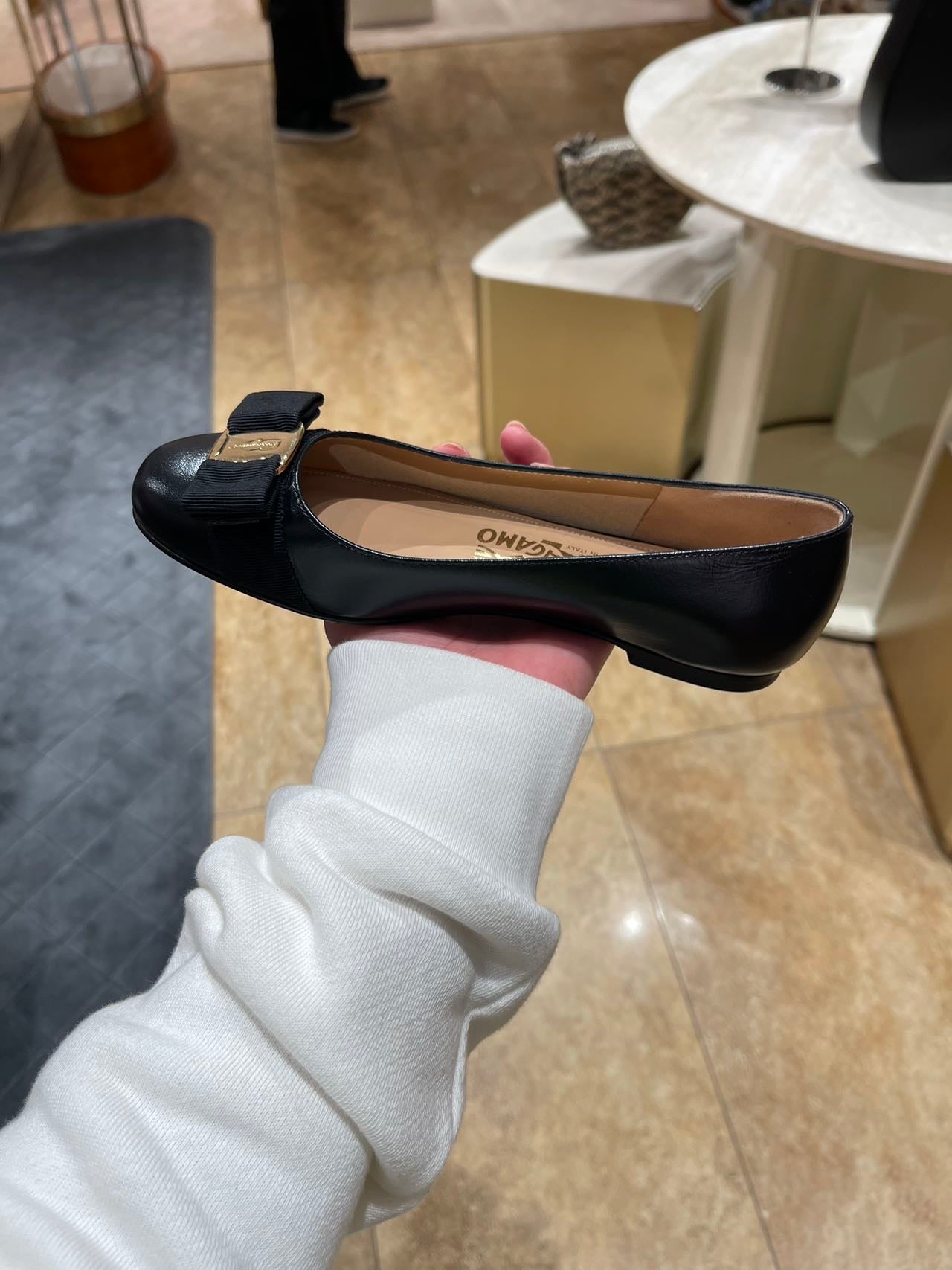 Salvatore Ferragamo flat 圓頭平底鞋