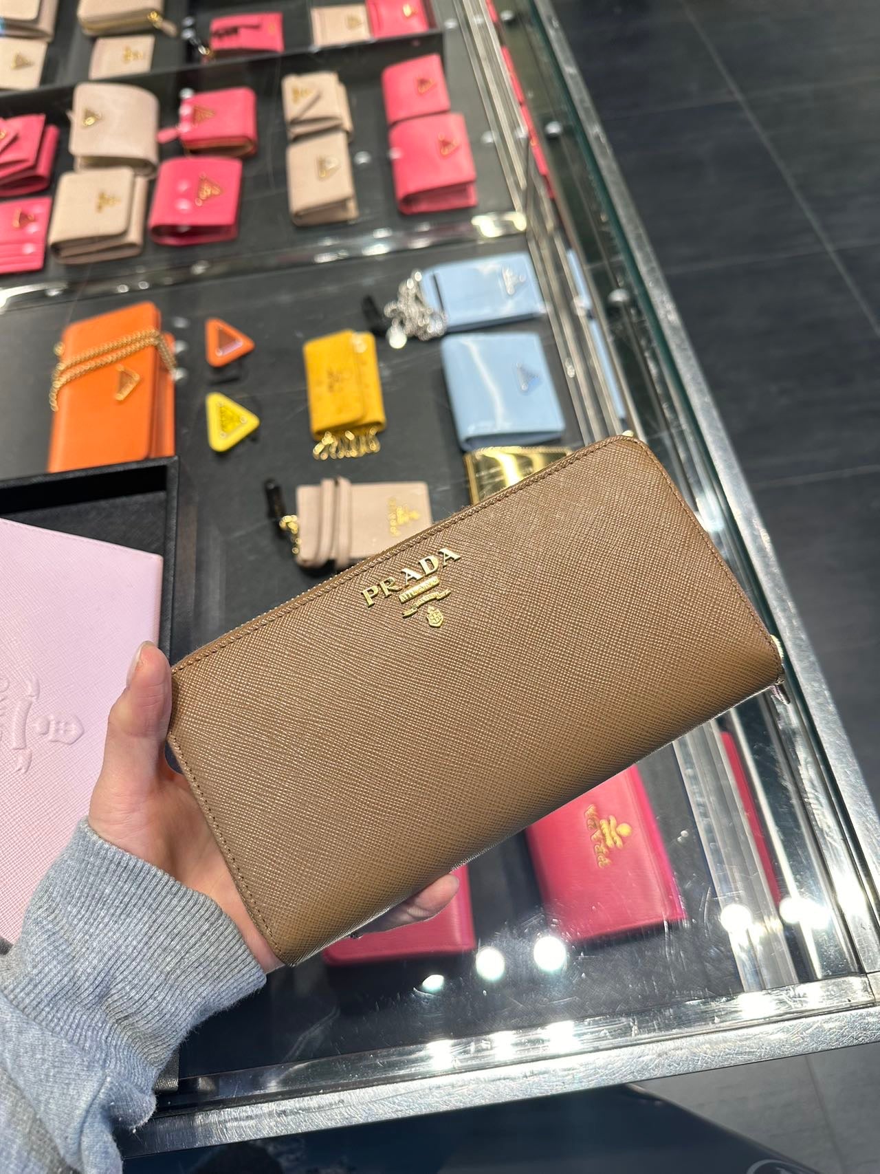 Prada saffiano wallet 普拉達拉鍊長皮夾附卡夾