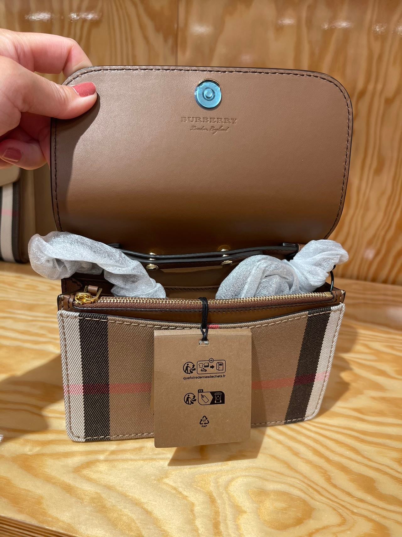 Burberry shoulder bag 翻蓋肩背包
