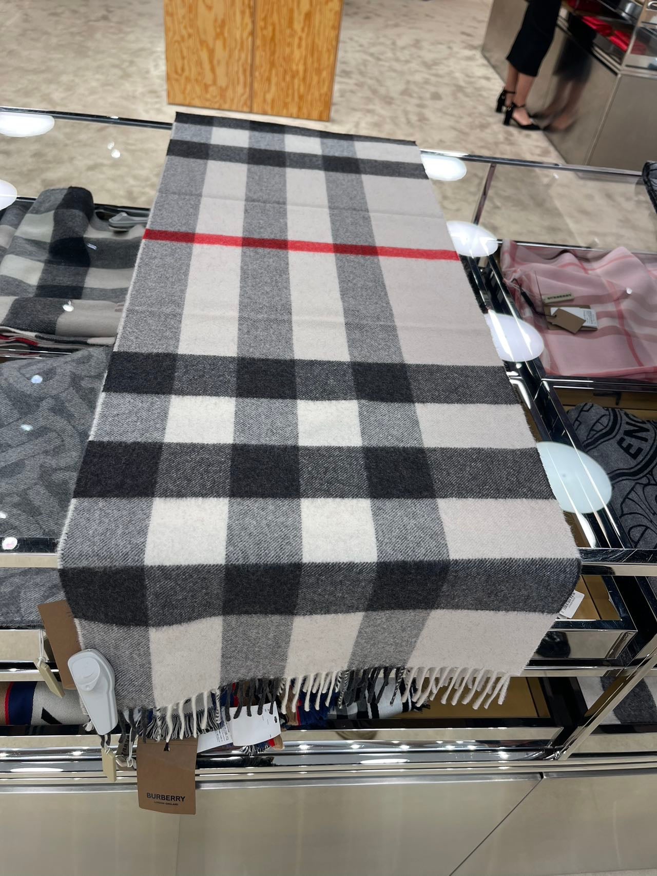 Burberry classic scarf 巴寶莉經典格紋圍巾