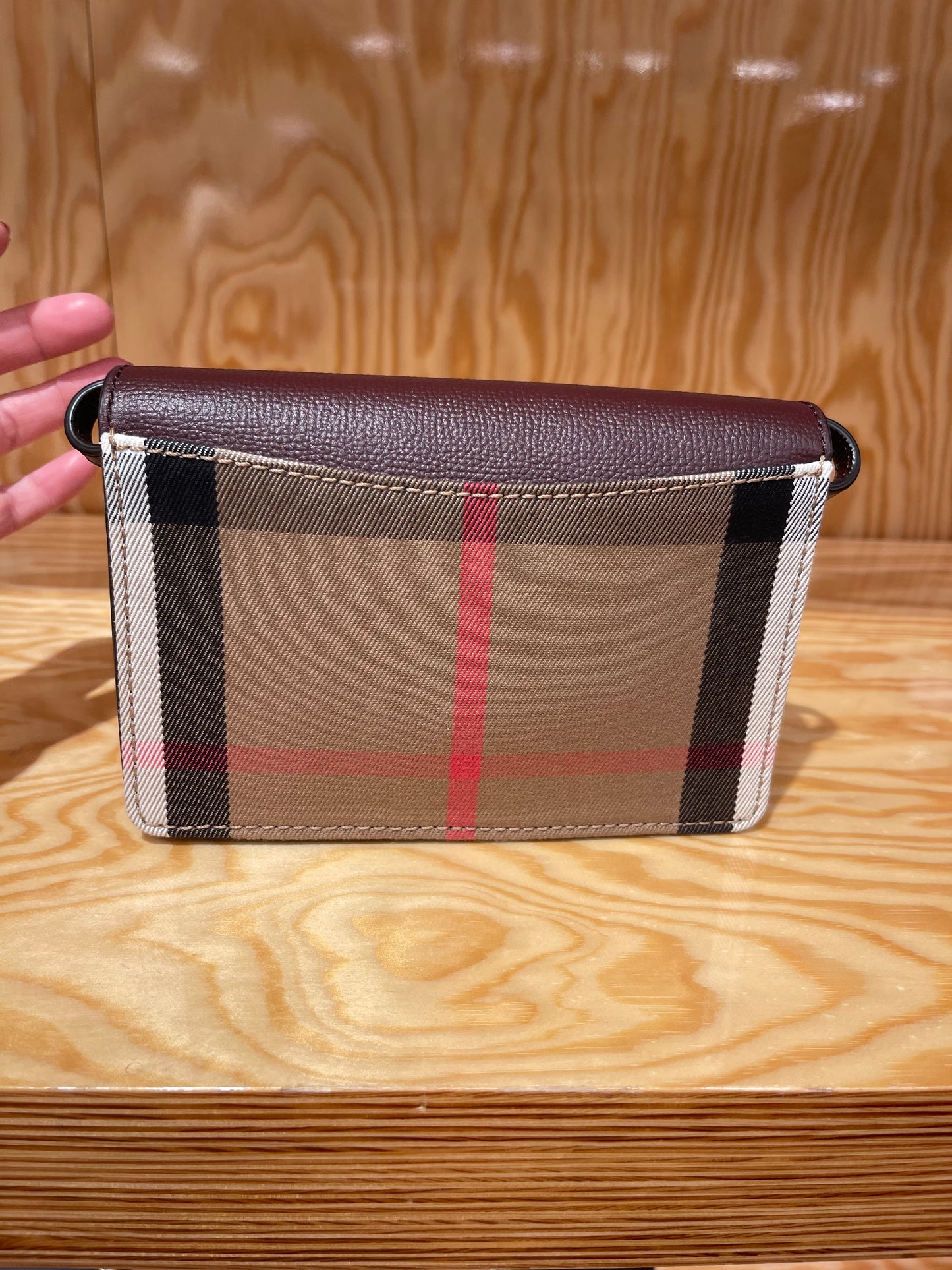 Burberry shoulder bag 翻蓋肩背包