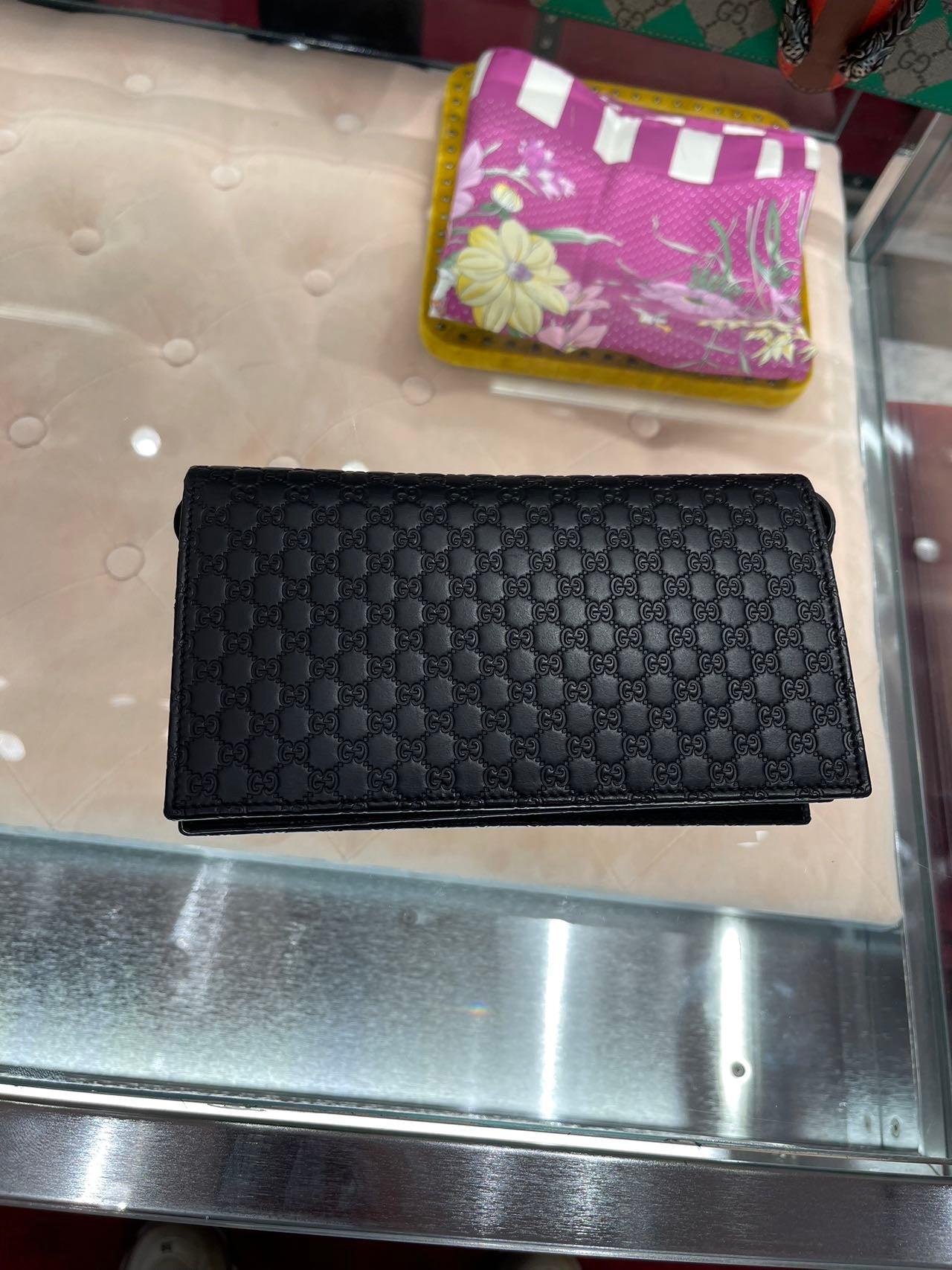 Gucci black classic woc