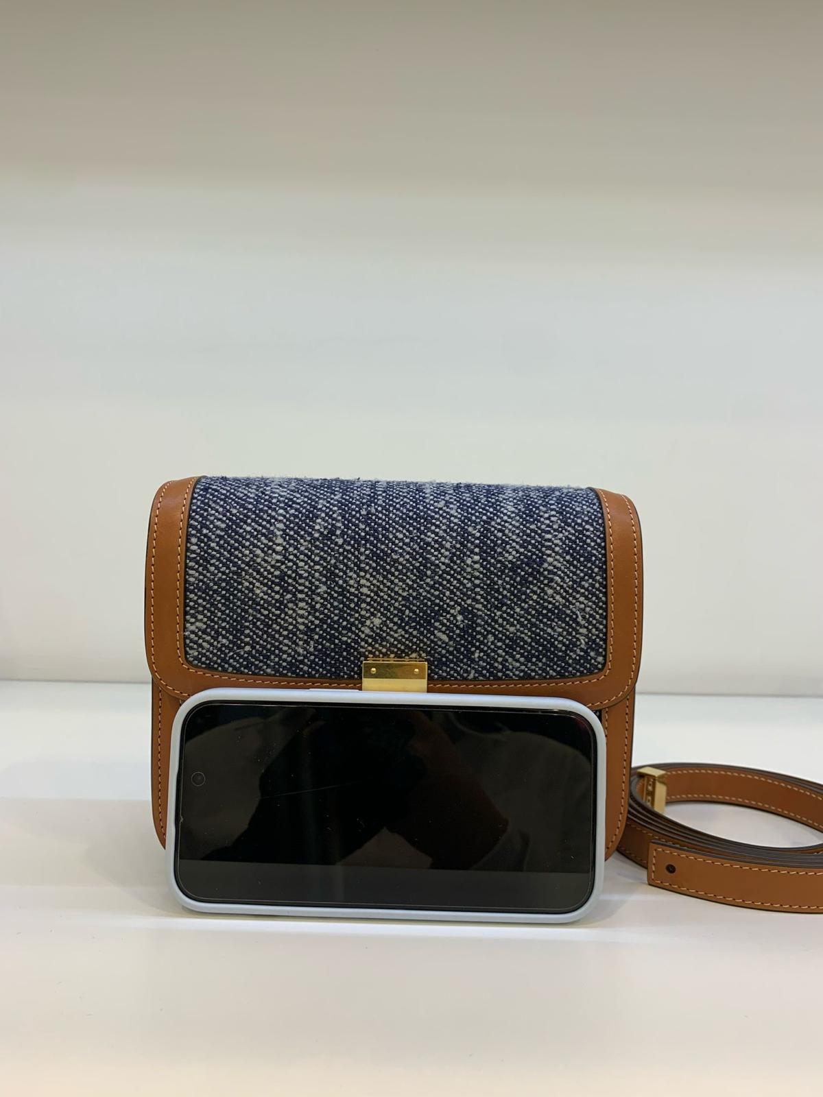Celine Teen Classic Bag 西琳小牛皮經典肩背包*