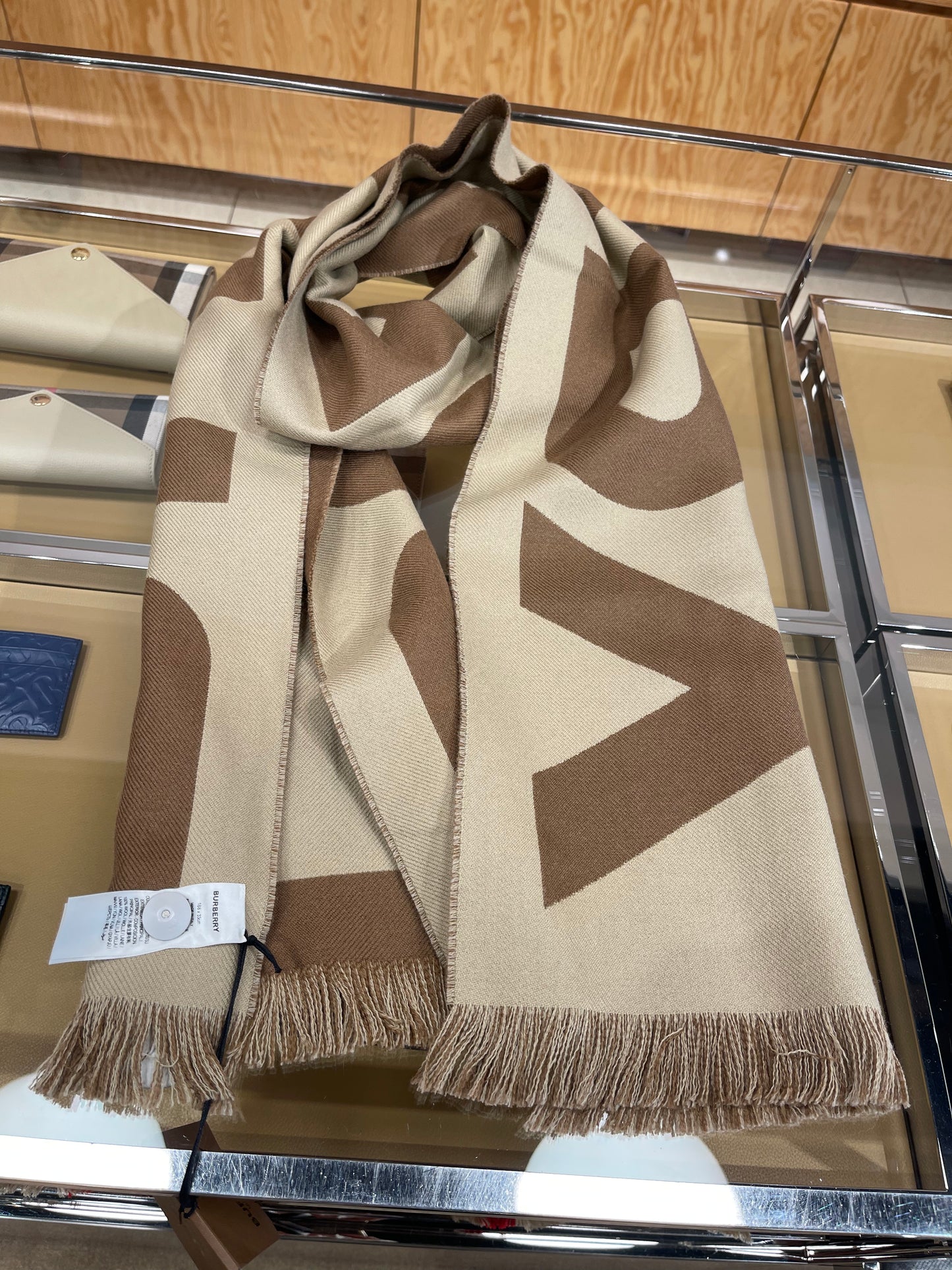 Burberry Two-Toned Logo Scarf巴寶莉雙面跳色圍巾