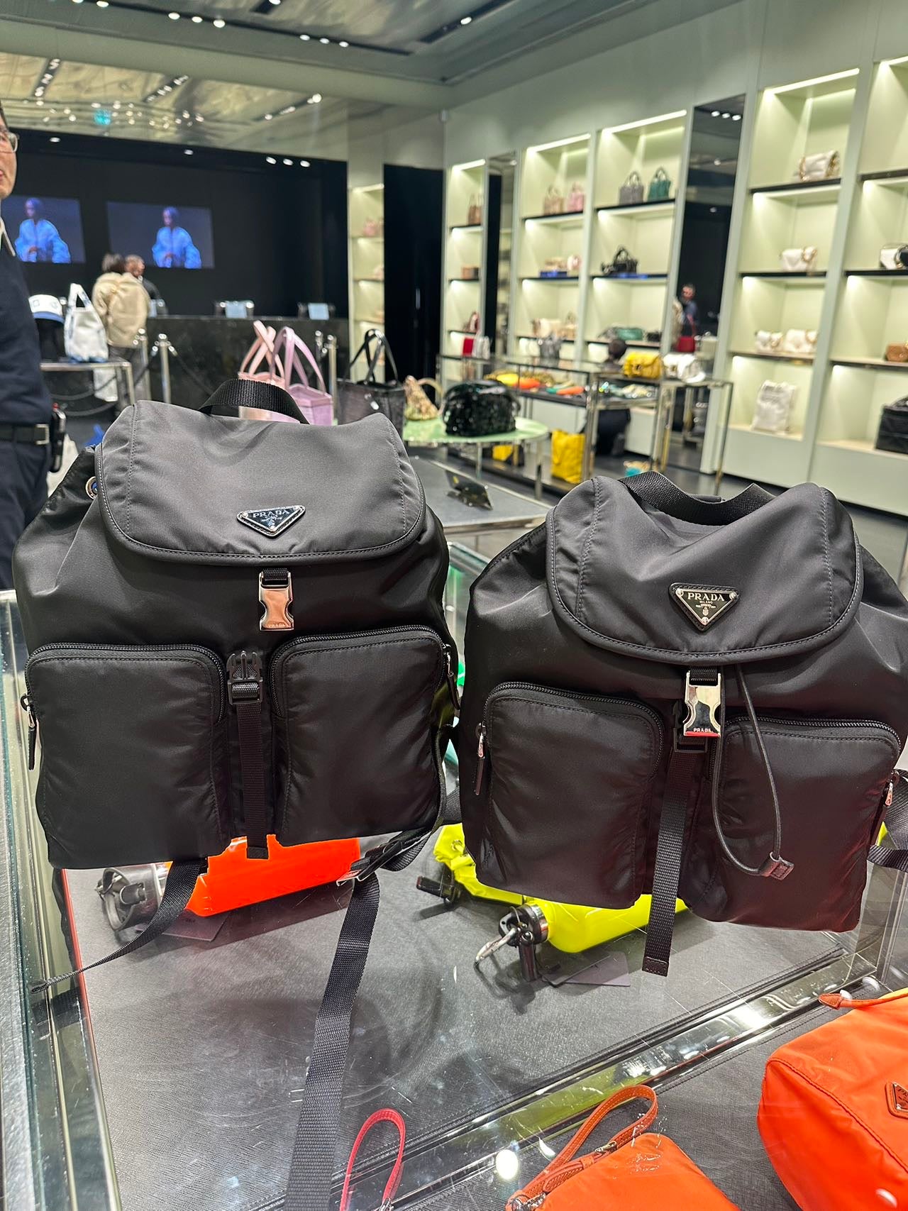 Prada tessuto backpack  普拉達經典降落傘布後背包