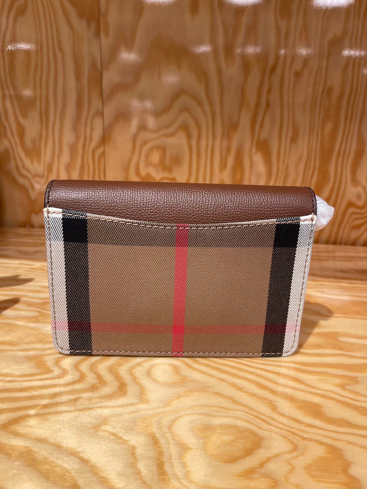 Burberry shoulder bag 翻蓋肩背包