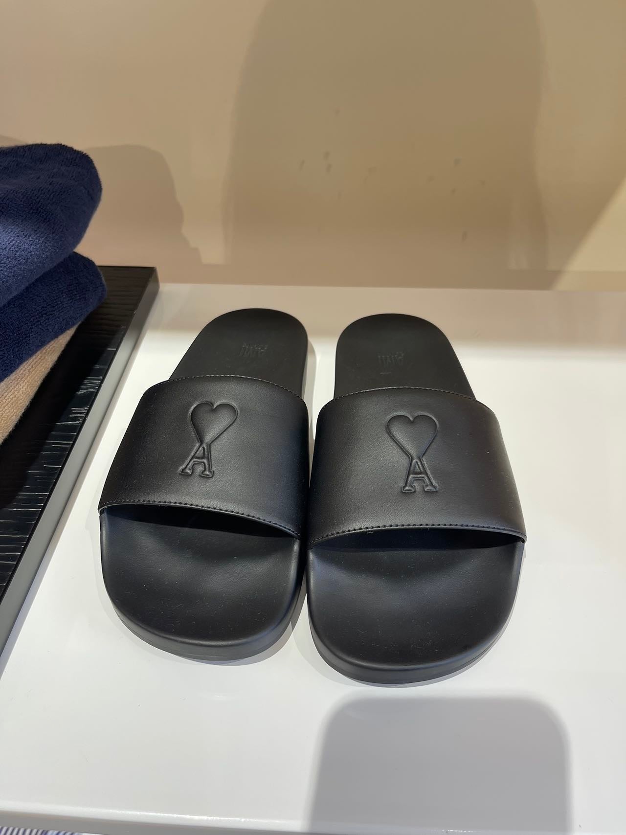 Ami Paris slide 愛心A壓紋拖鞋