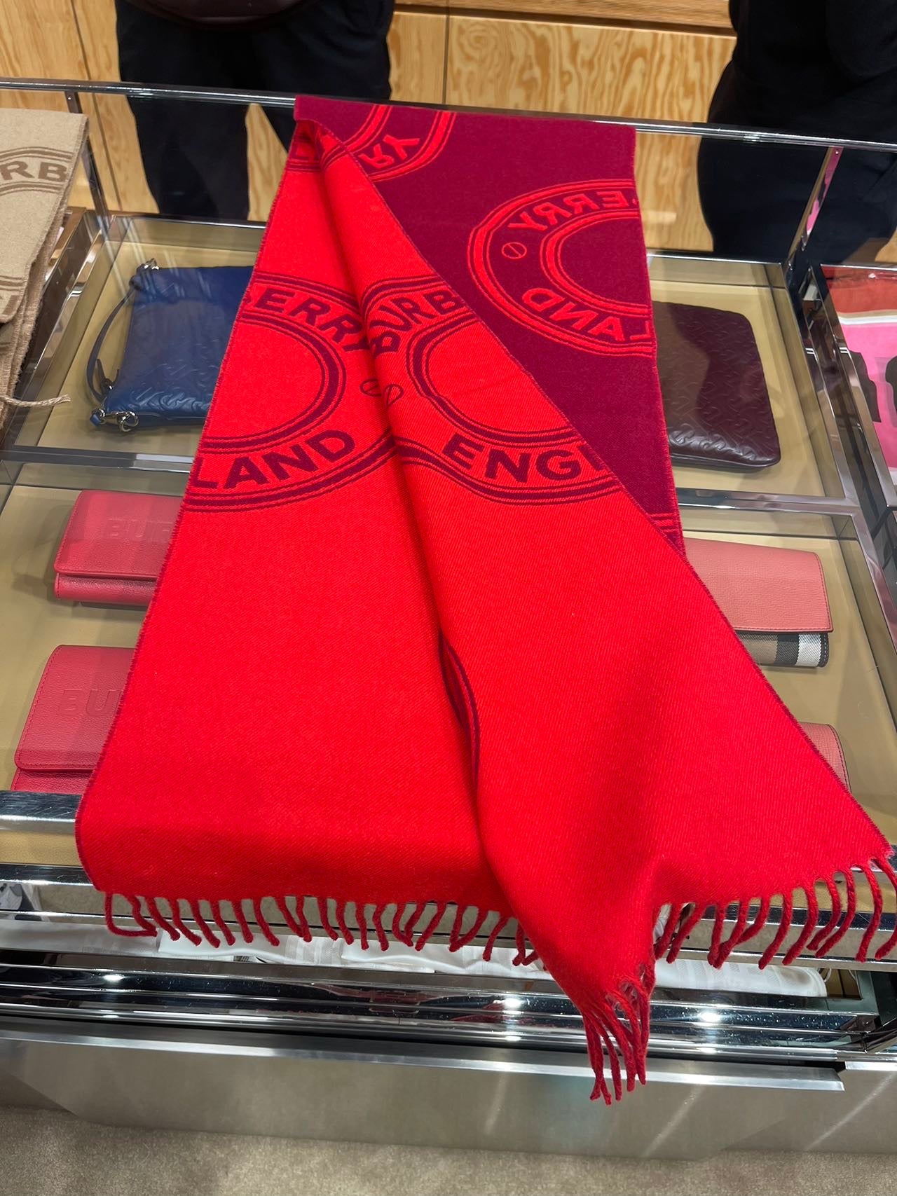 Burberry Logo Scarf巴寶莉圓LOGO雙面圍巾