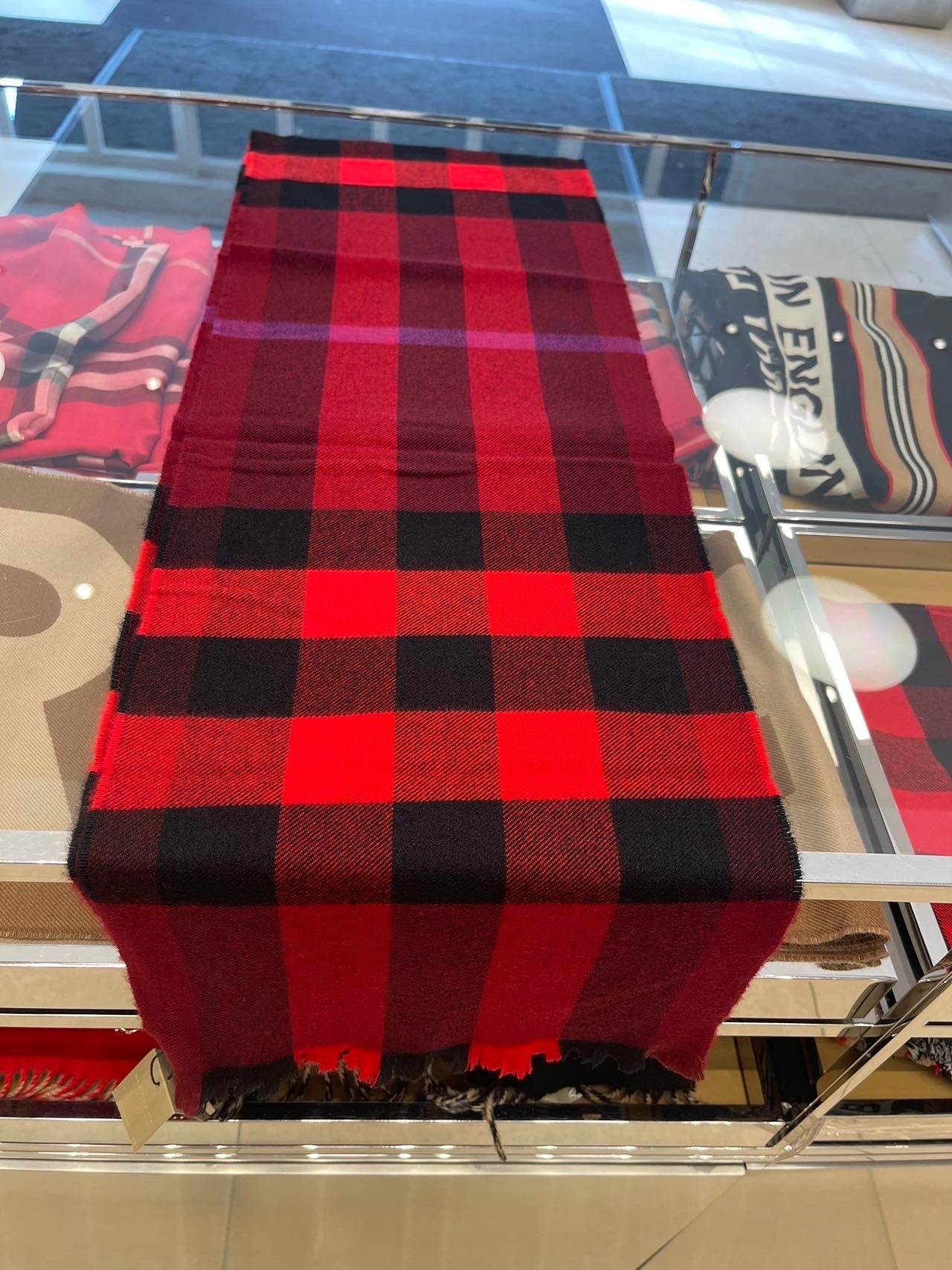 Burberry classic red scarf 巴寶莉經典紅格紋圍巾