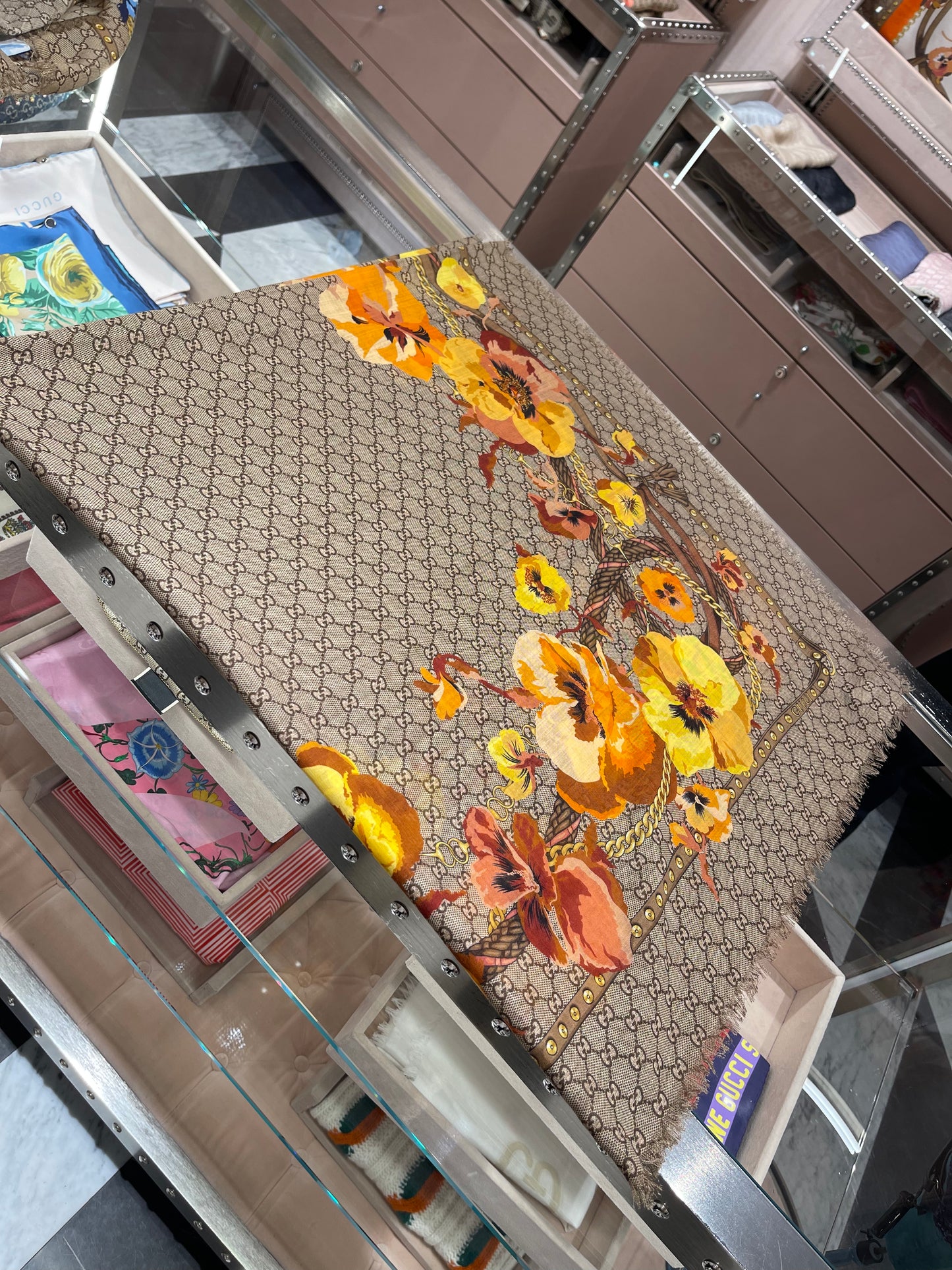 Gucci GG logo flower scarf 古馳披肩絲巾圍巾