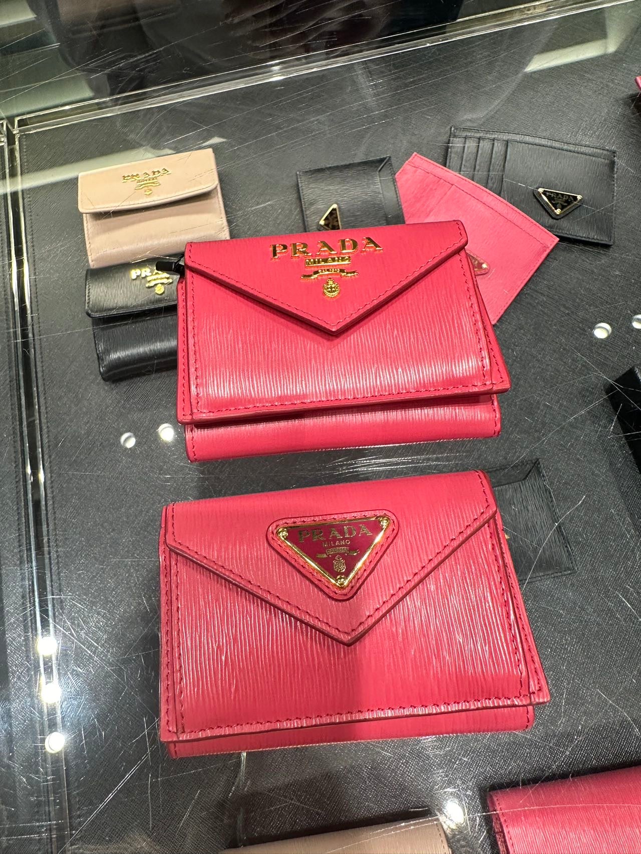 Prada mini purse 普拉達水波紋迷你皮夾