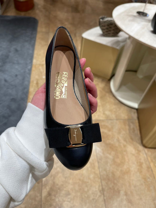 Salvatore Ferragamo flat 圓頭平底鞋