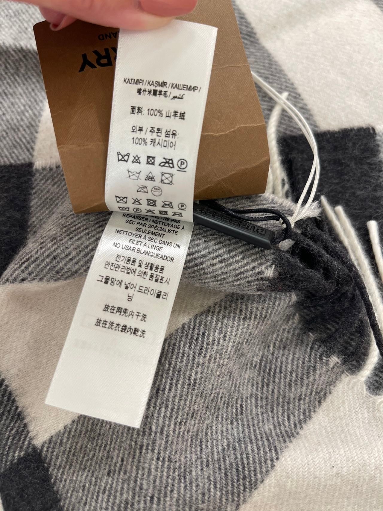 Burberry classic scarf 巴寶莉經典格紋圍巾