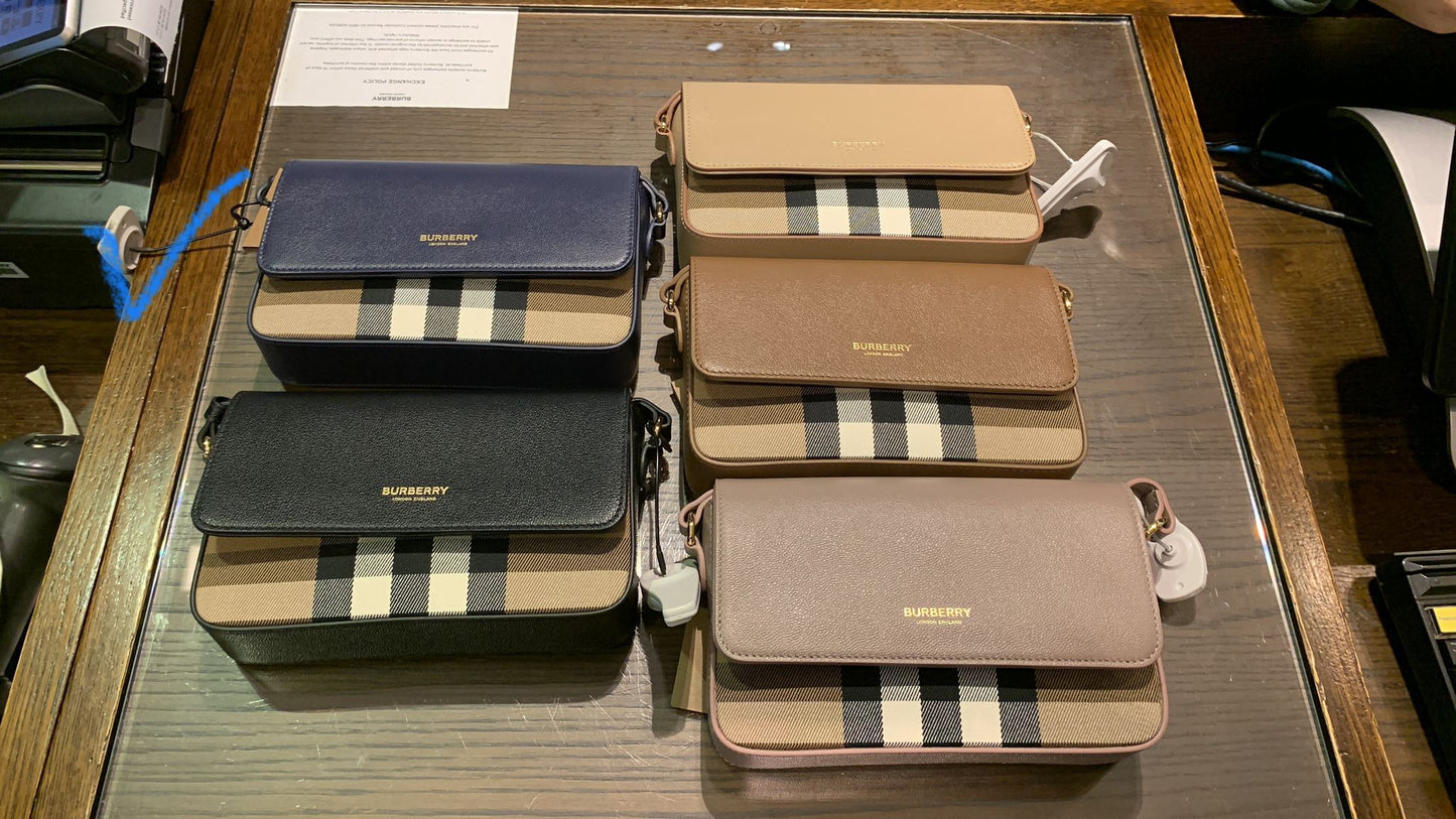 Burberry shoulder bag 翻蓋肩背小包
