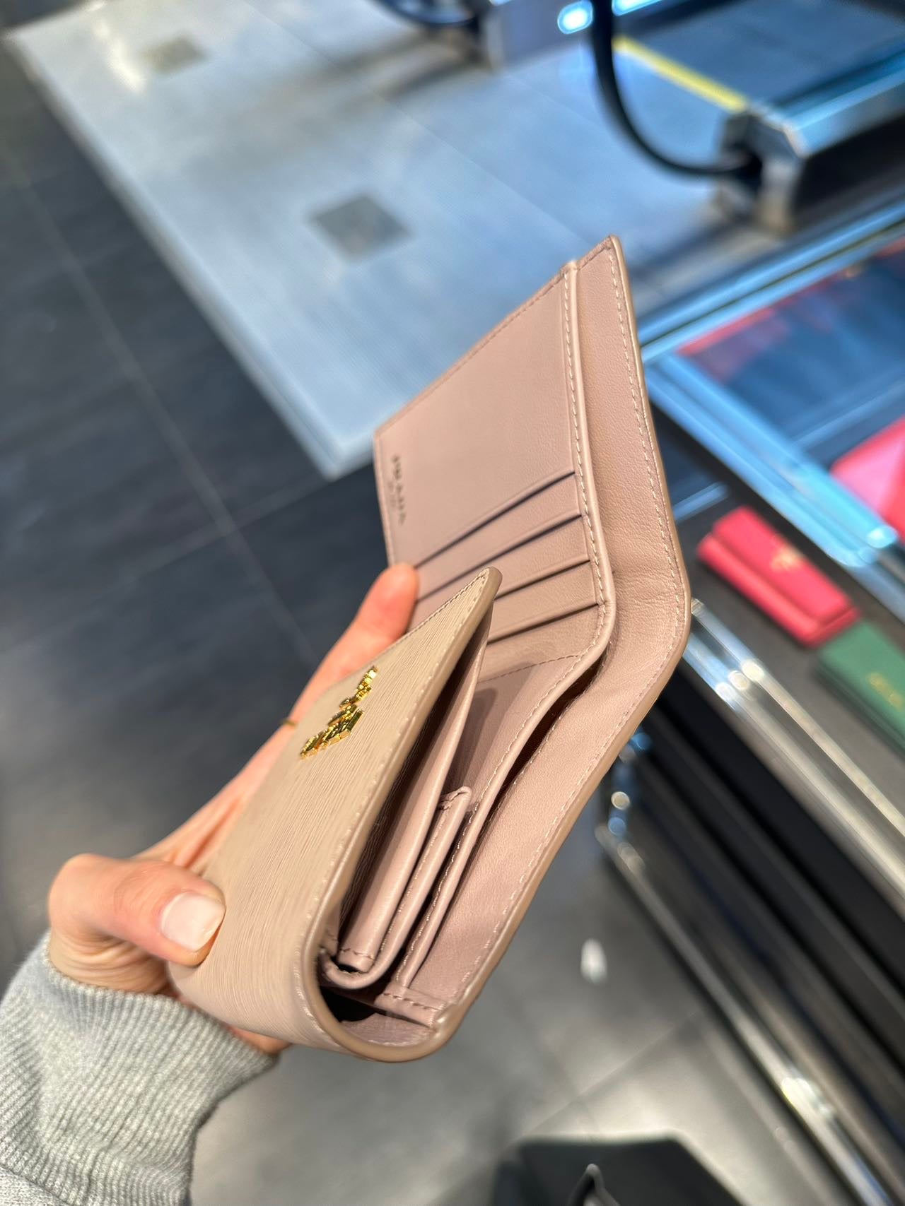 Prada purse普拉達水波紋LOGO三折皮夾