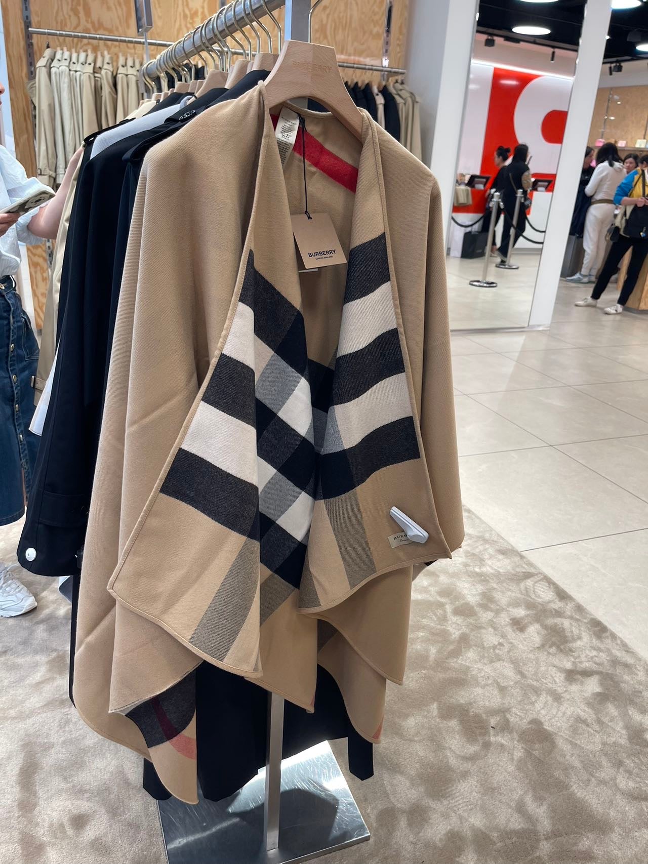 Burberry reverse poncho 巴寶莉雙面斗篷