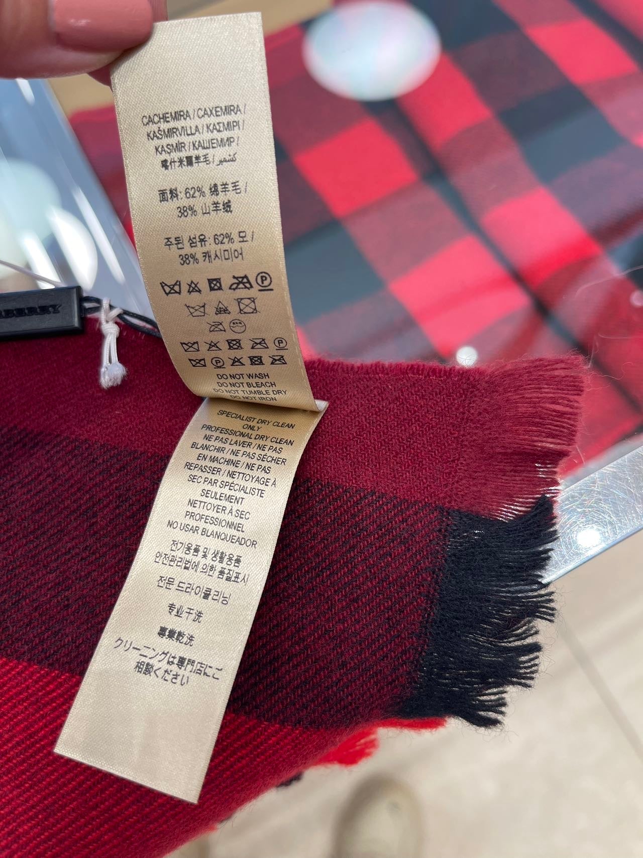 Burberry classic red scarf 巴寶莉經典紅格紋圍巾