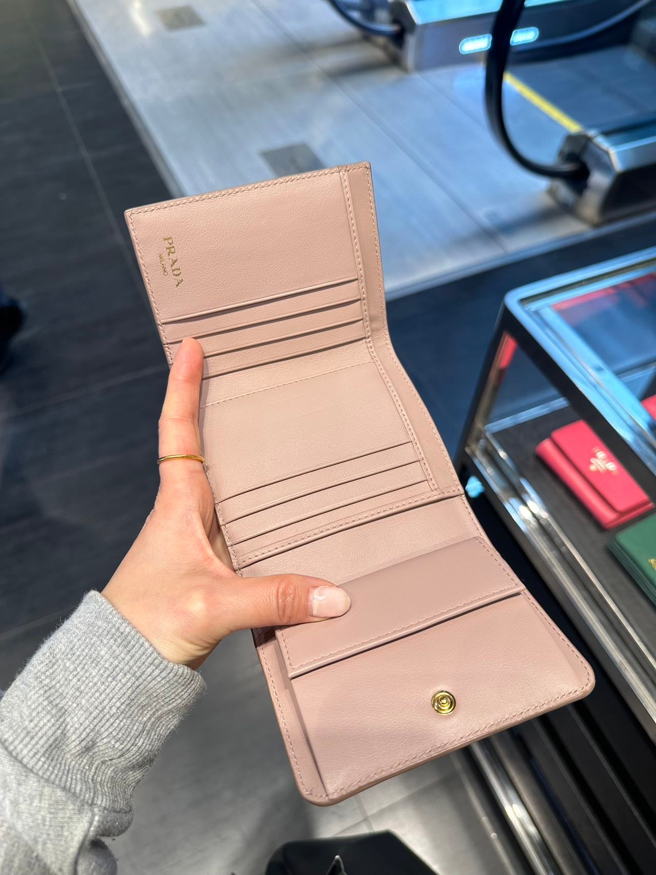 Prada purse普拉達水波紋LOGO三折皮夾