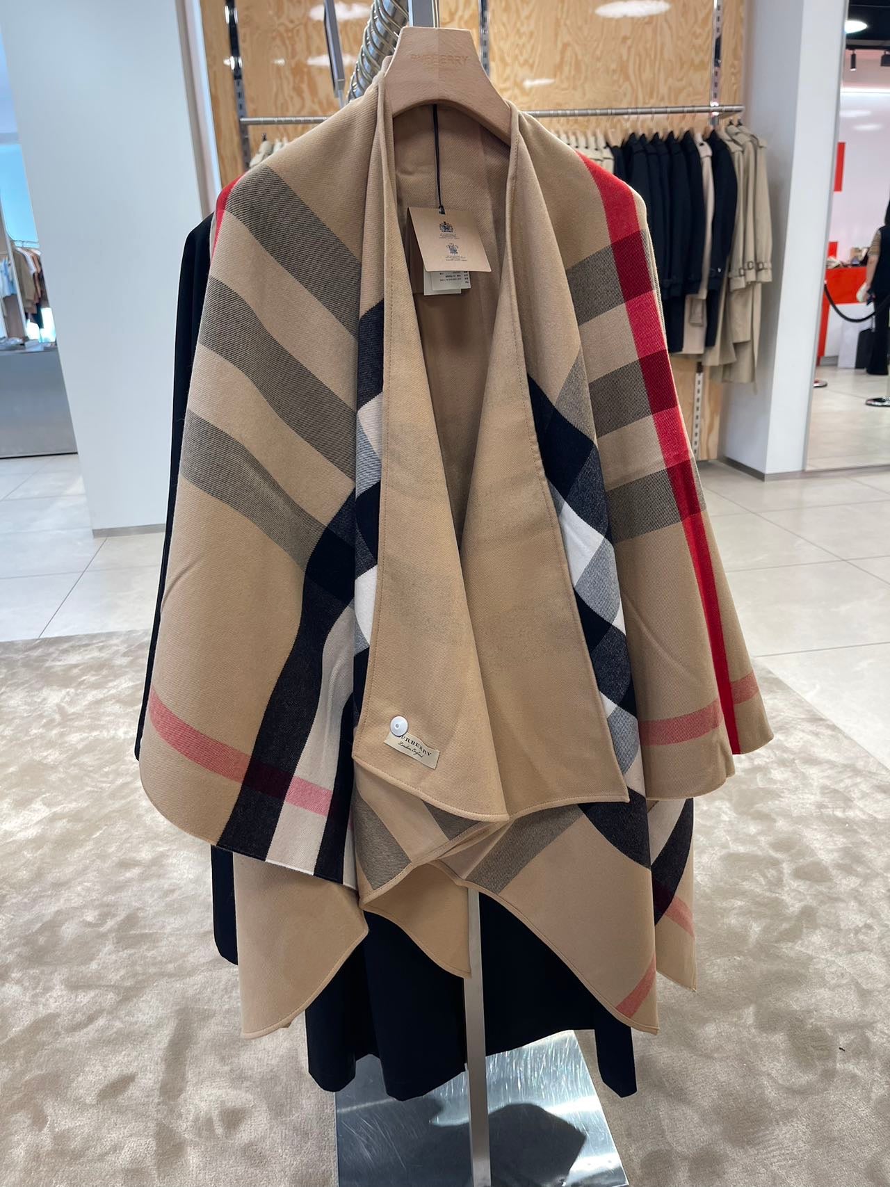 Burberry reverse poncho 巴寶莉雙面斗篷