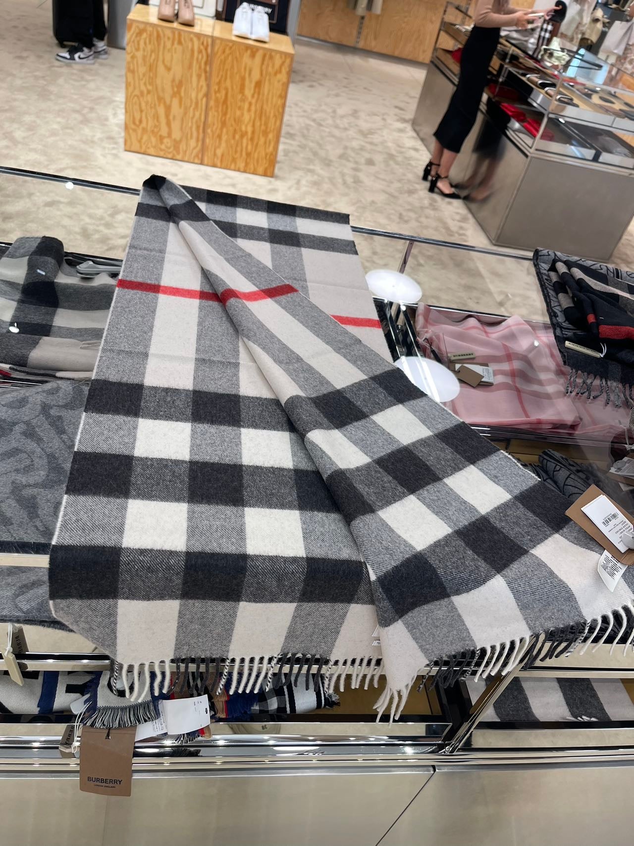 Burberry classic scarf 巴寶莉經典格紋圍巾