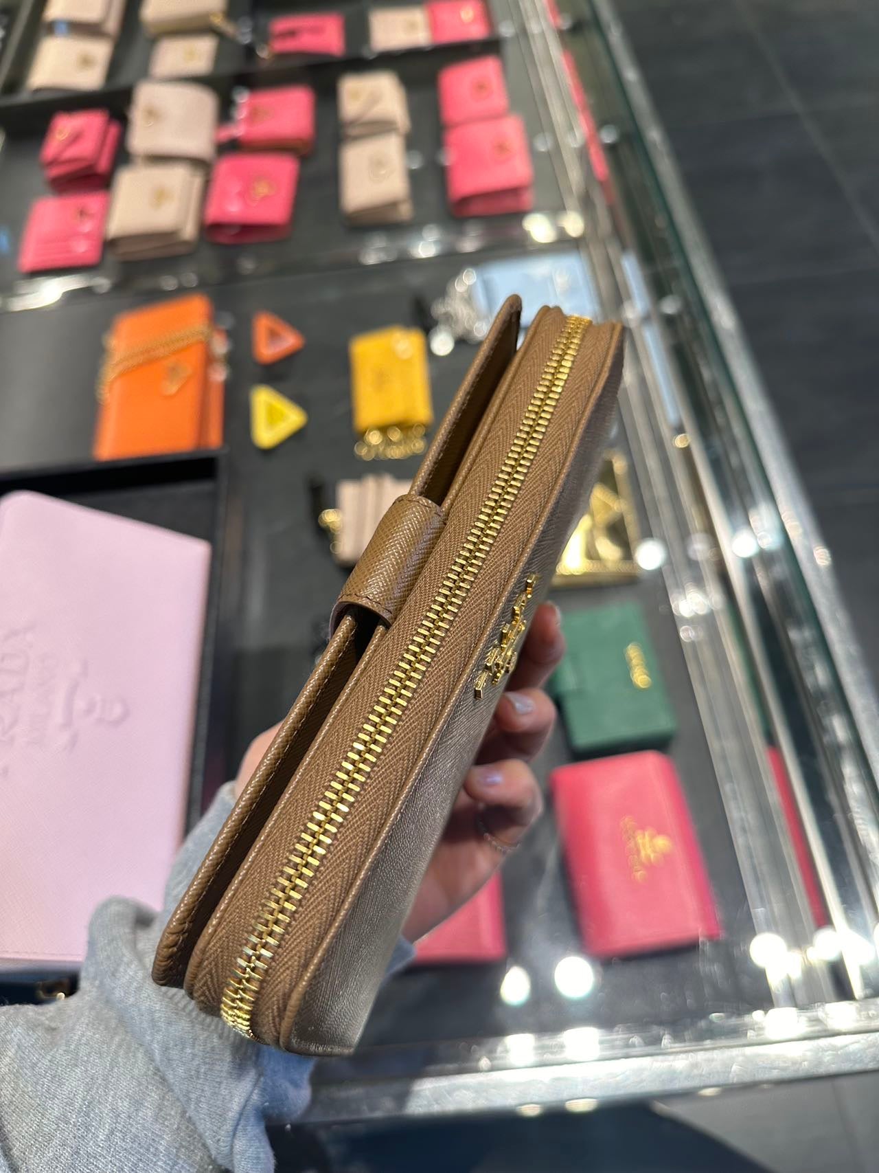 Prada saffiano wallet 普拉達拉鍊長皮夾附卡夾