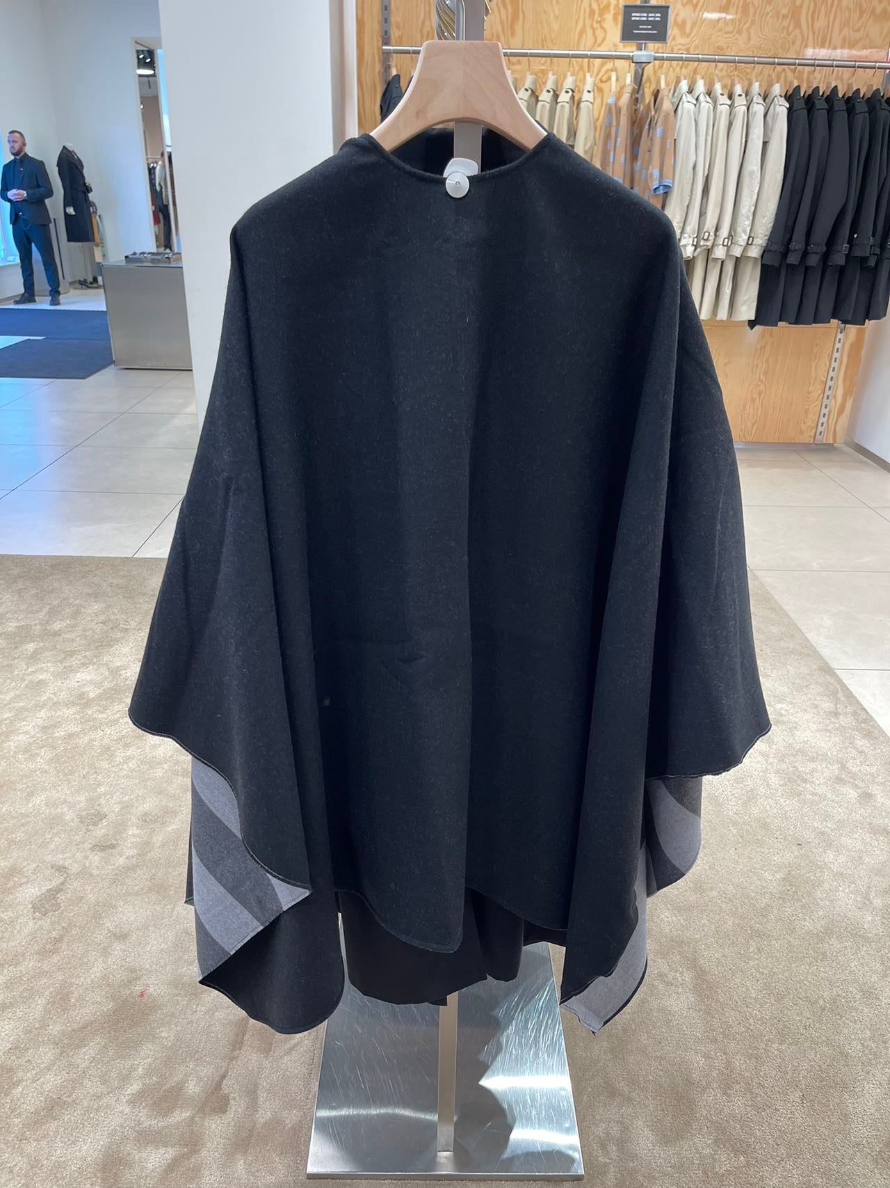 Burberry reverse poncho 巴寶莉雙面斗篷