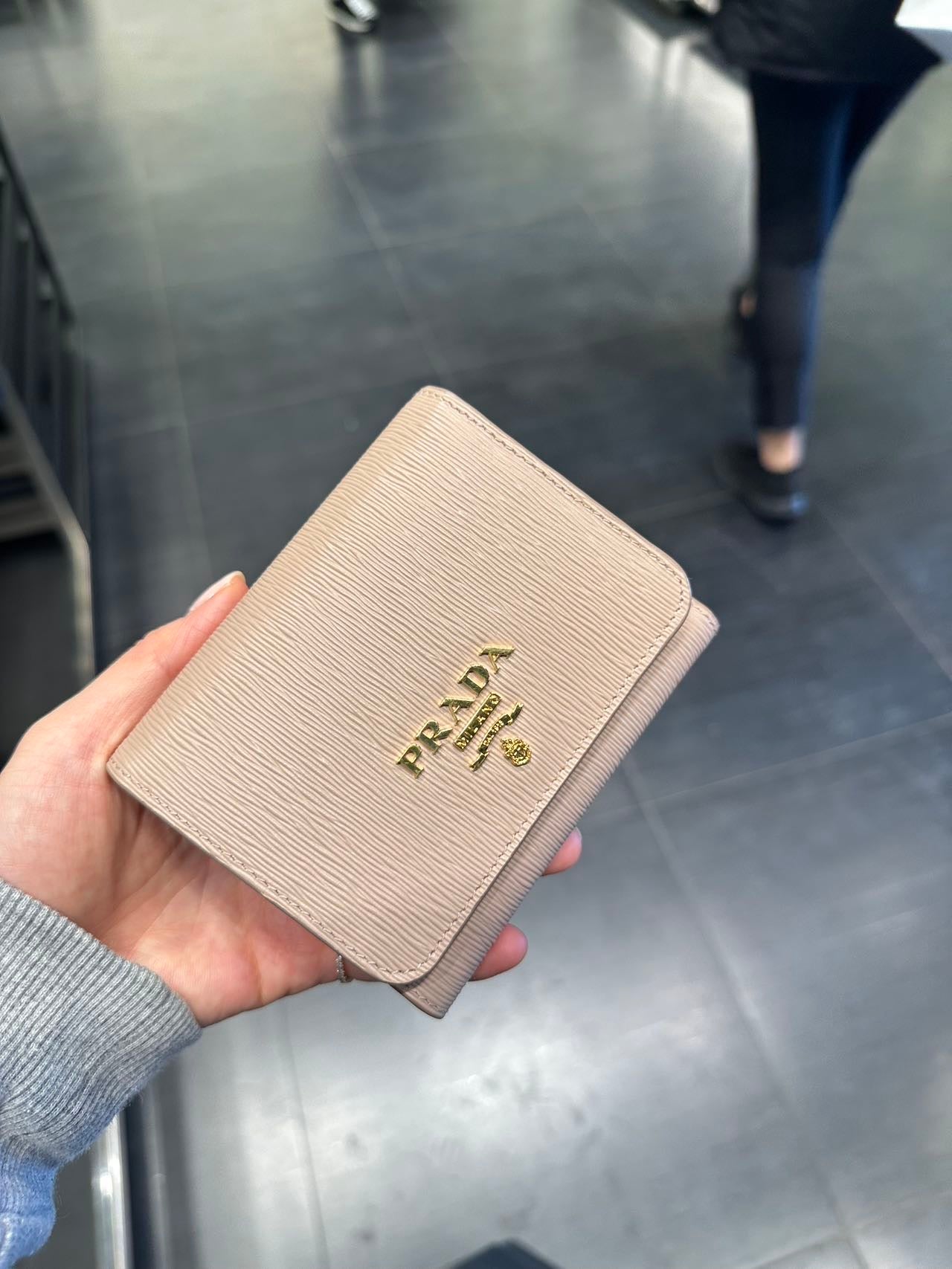 Prada purse普拉達水波紋LOGO三折皮夾