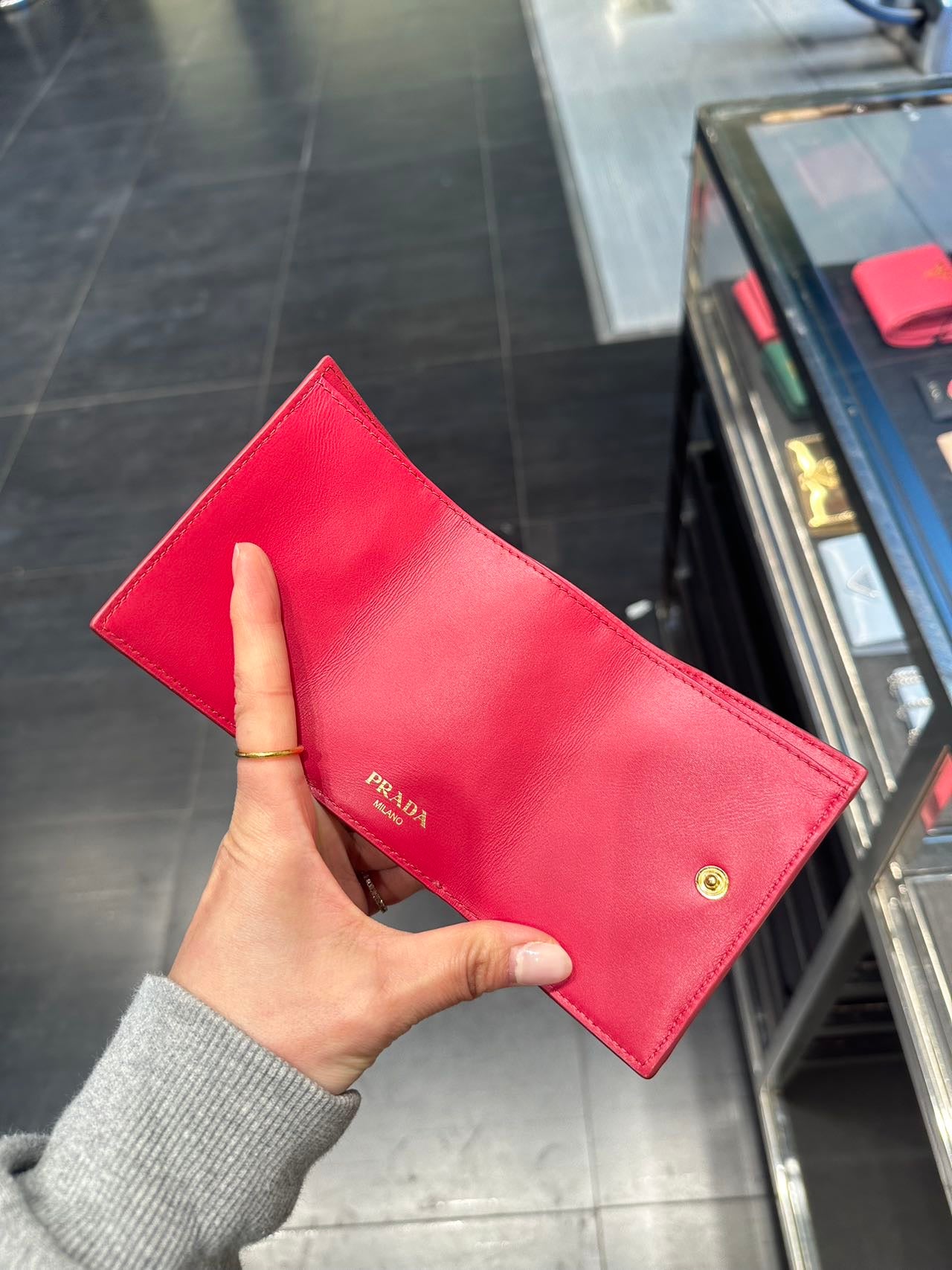Prada mini purse 普拉達水波紋迷你皮夾