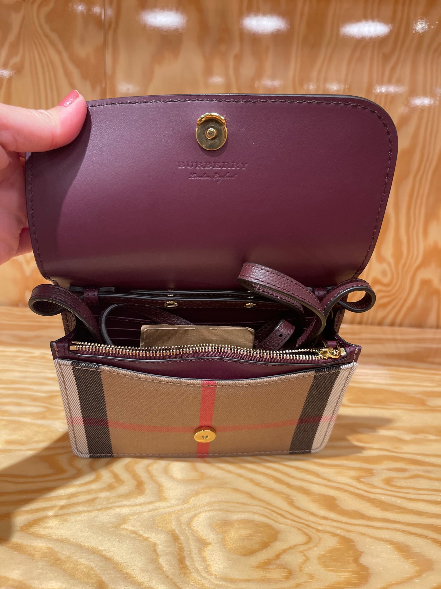 Burberry shoulder bag 翻蓋肩背包