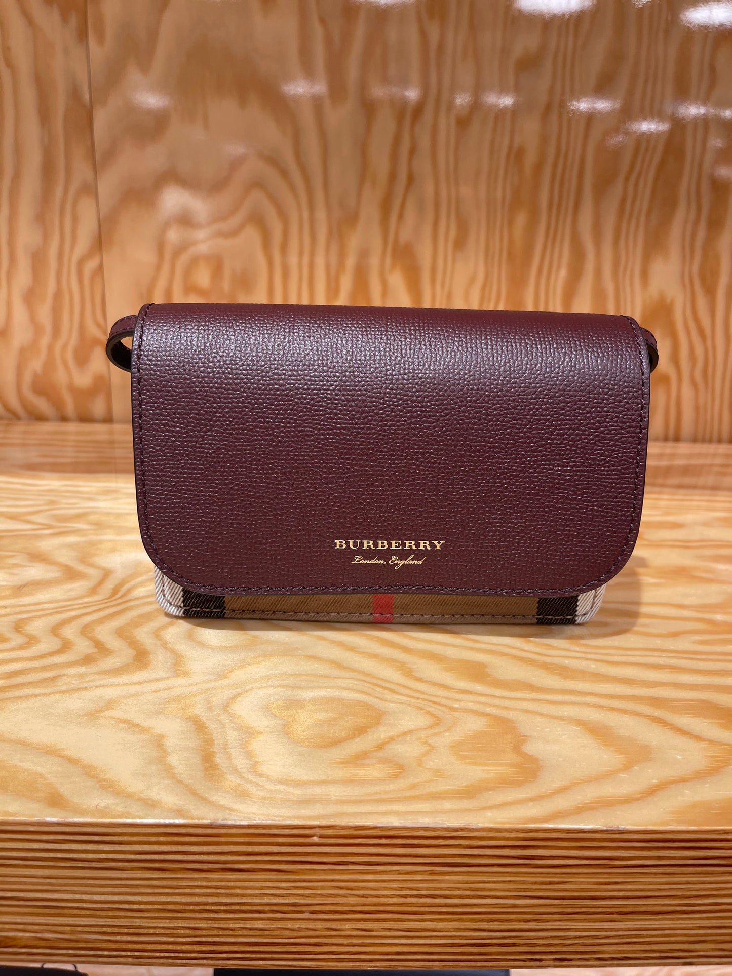 Burberry shoulder bag 翻蓋肩背包