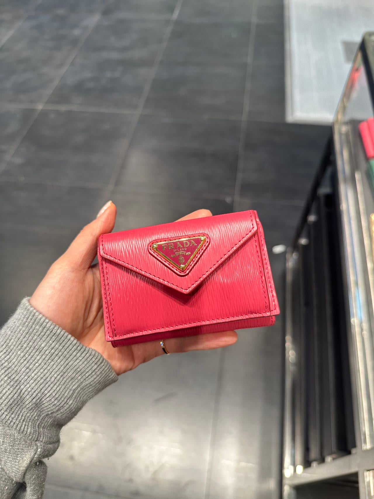 Prada mini purse 普拉達水波紋迷你皮夾