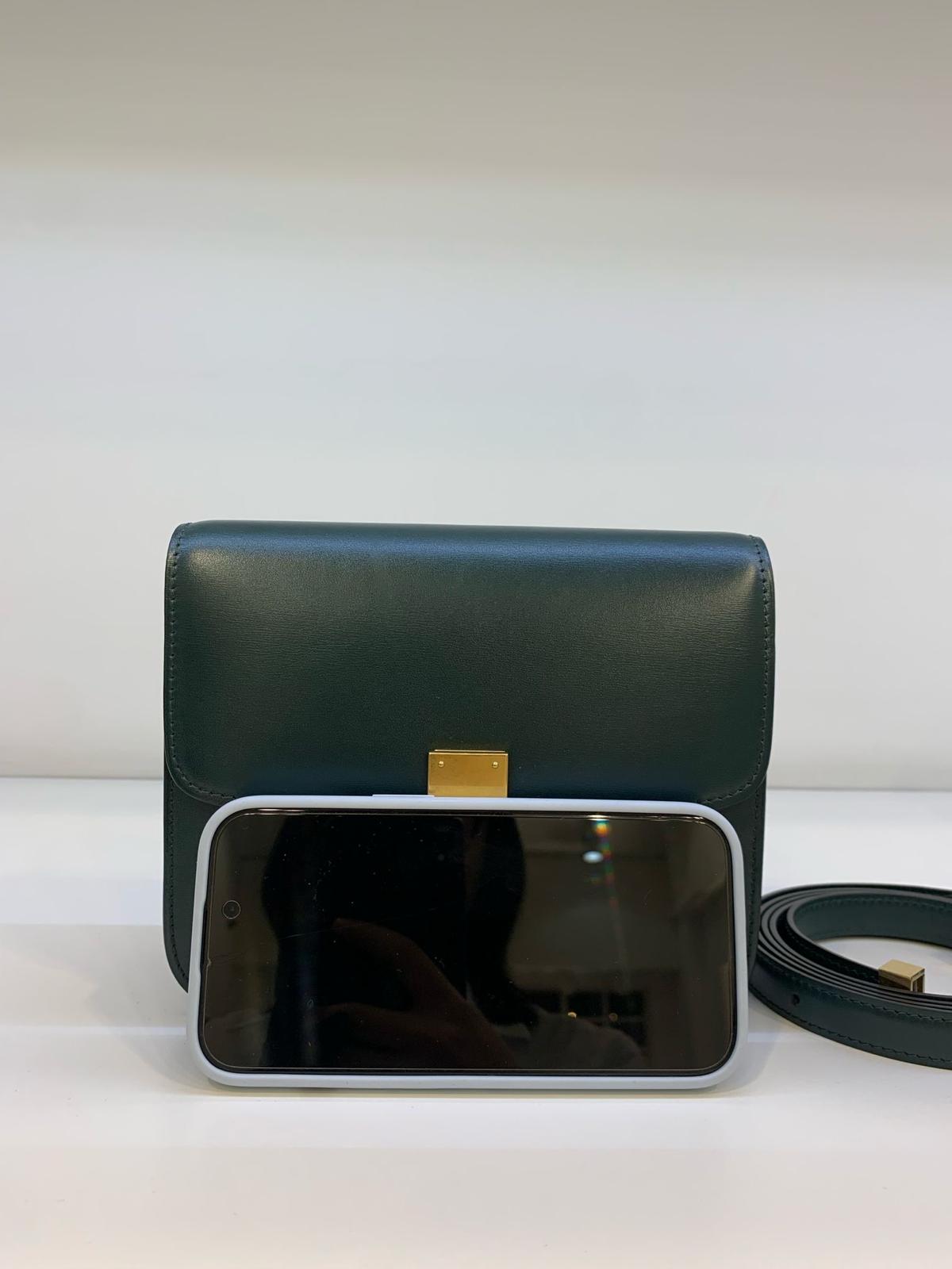 Celine Teen Classic Bag 西琳小牛皮經典肩背包*