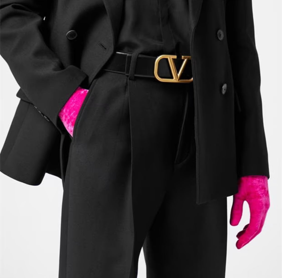 VALENTINO GARAVANI V LOGO SIGNATURE BELT 
范倫鐵諾經典大V LOGO男皮帶