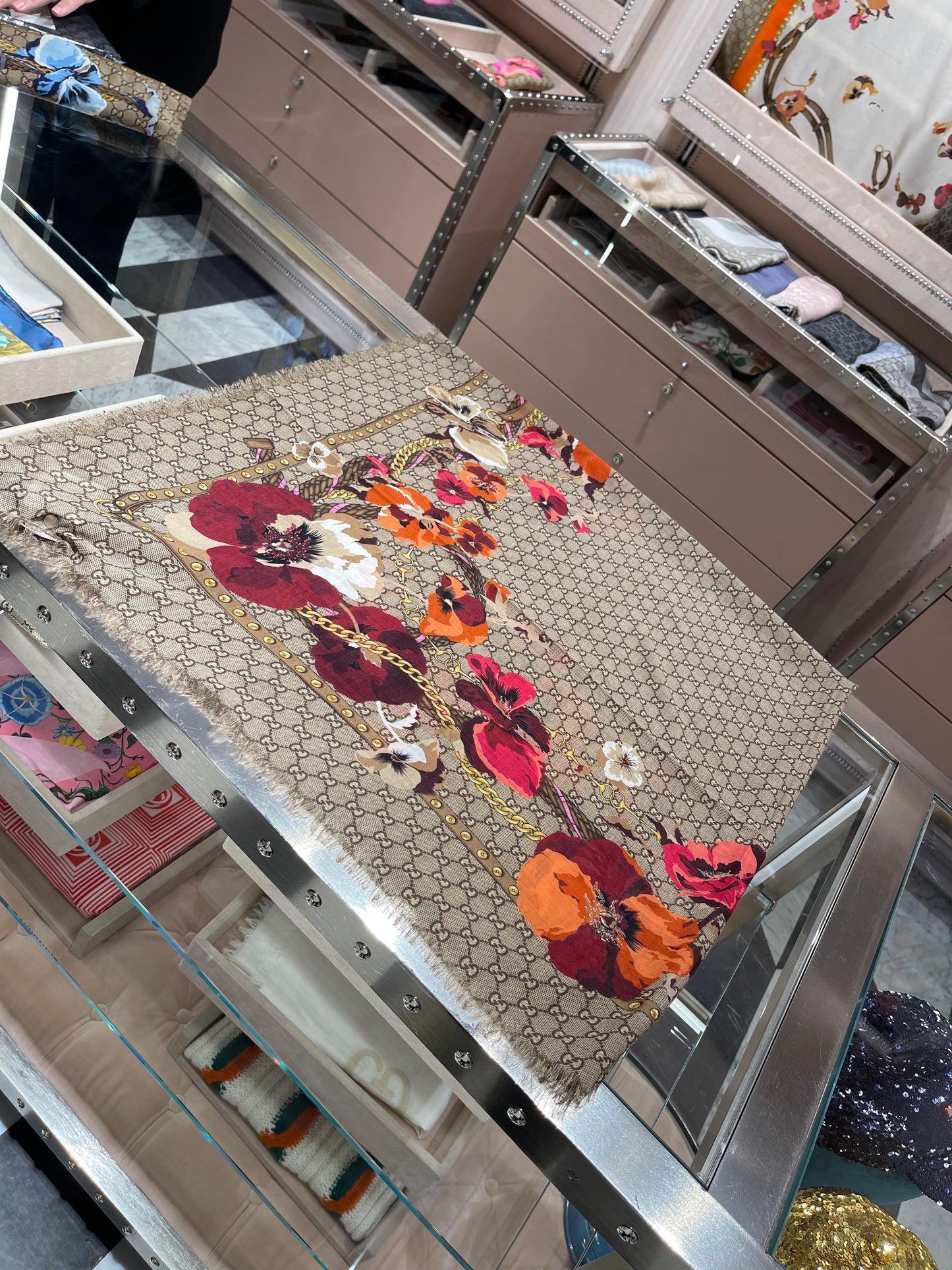 Gucci GG logo flower scarf 古馳披肩絲巾圍巾