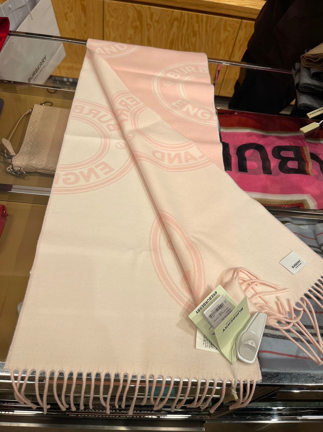 Burberry Logo Scarf巴寶莉圓LOGO雙面圍巾
