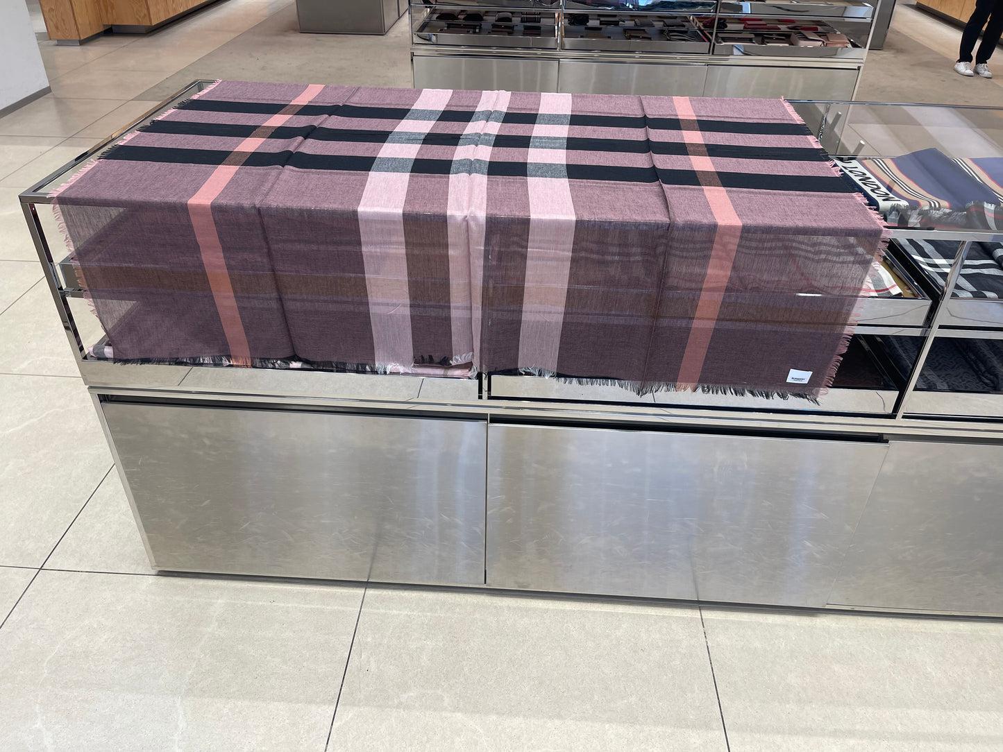 Burberry 巴寶莉經典格紋混紡圍巾