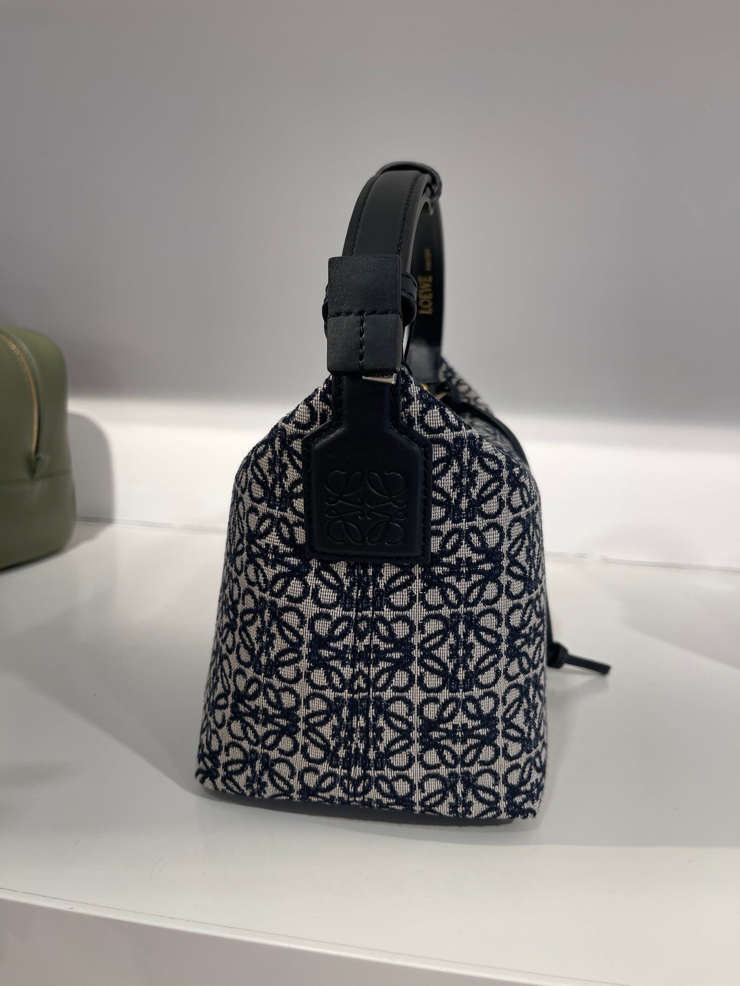 Loewe cubi small 羅威帆布腋下包