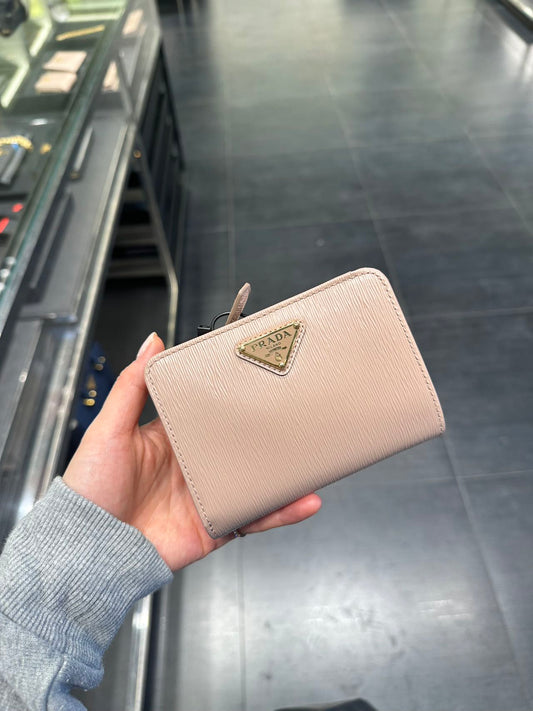 Prada female purse普拉達水波紋三角LOGO對折皮夾外側零錢包