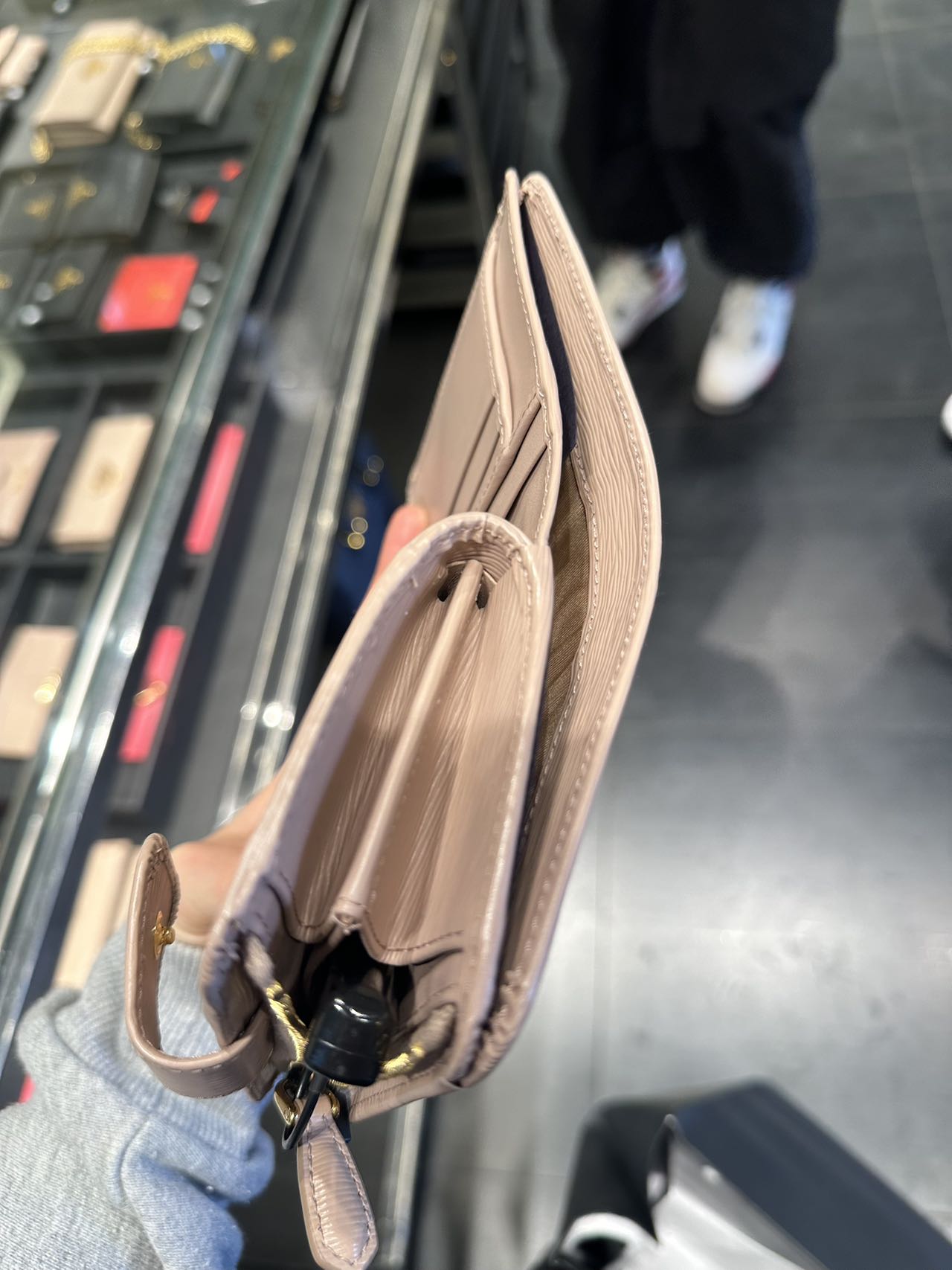 Prada female purse普拉達水波紋三角LOGO對折皮夾外側零錢包
