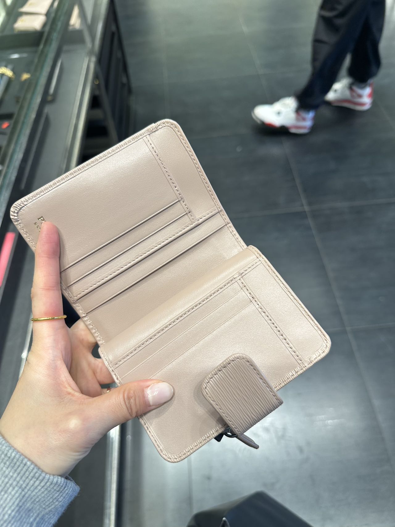 Prada female purse普拉達水波紋三角LOGO對折皮夾外側零錢包