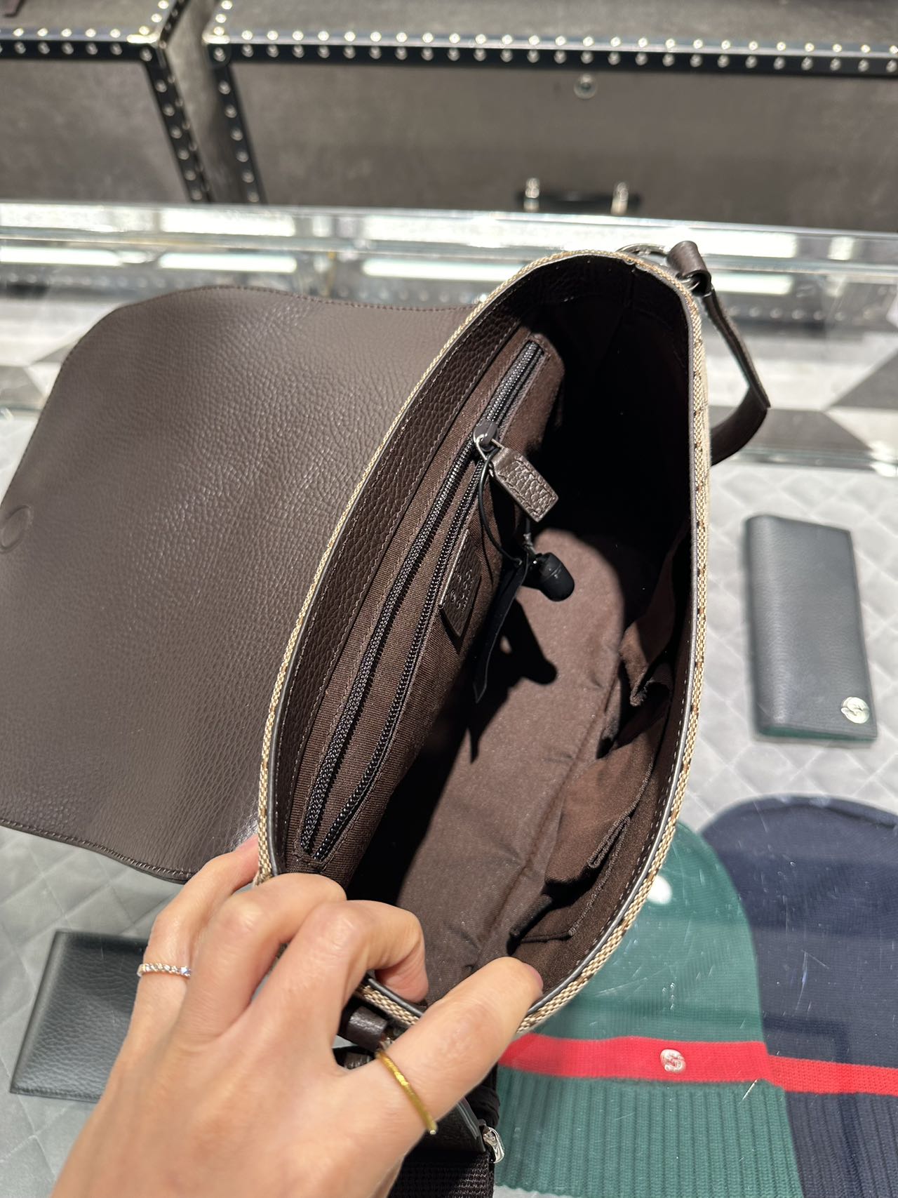 Gucci canvas messenger crossbody bag 帆布經典翻蓋郵差包