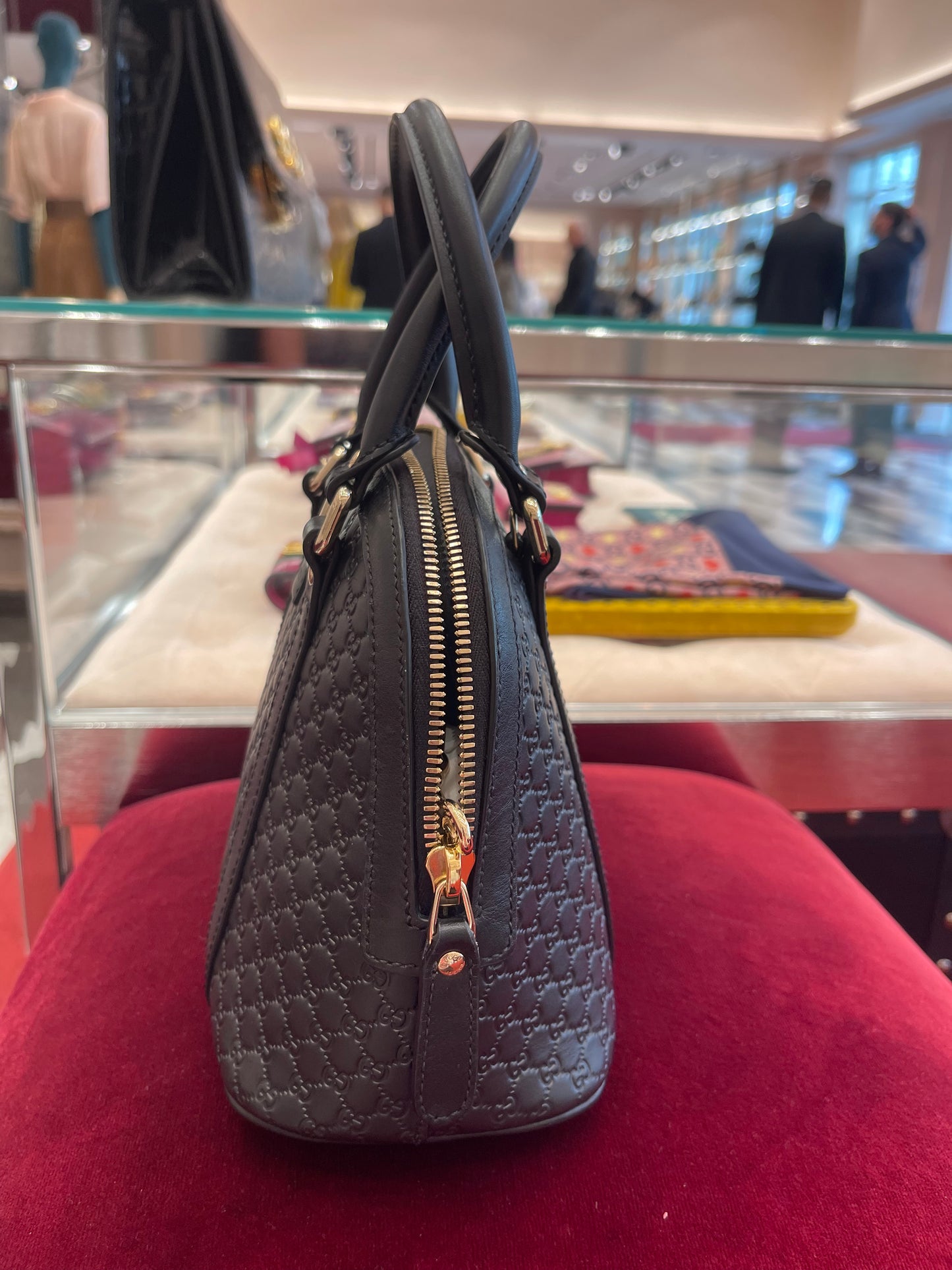 Gucci leather handbag small印花貝殼包
