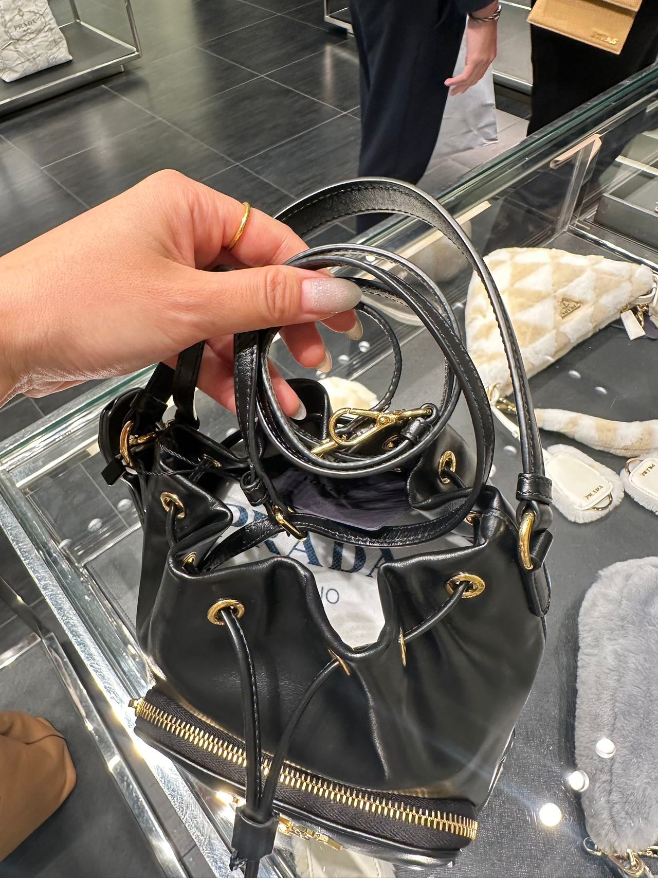 Prada leather bucket bag 普拉達亮面皮革水桶包