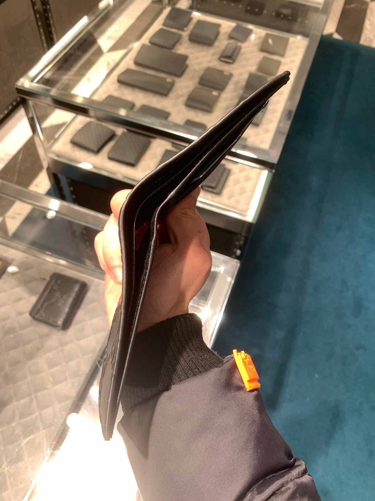 Gucci Signature GG tennis bi-fold Wallet 古馳對折壓紋洞洞錢包