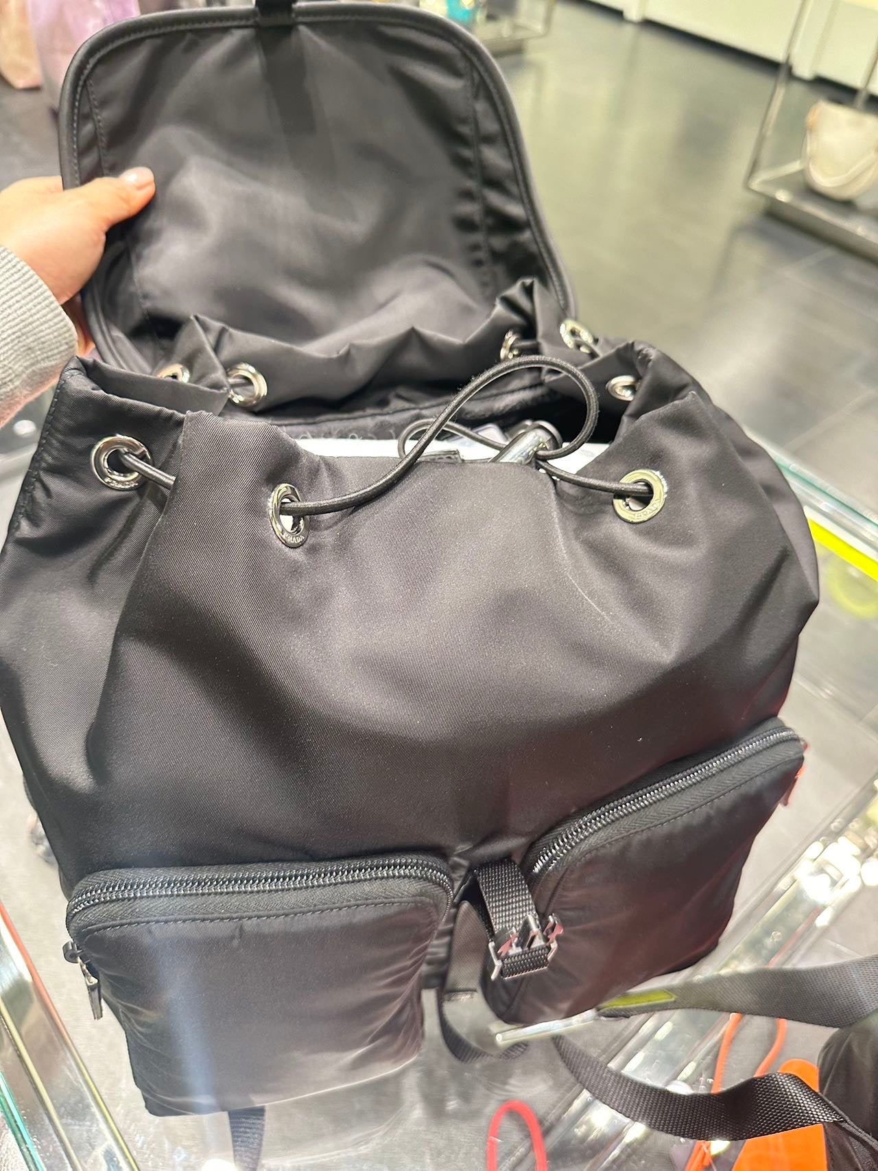 Prada tessuto backpack  普拉達經典降落傘布後背包