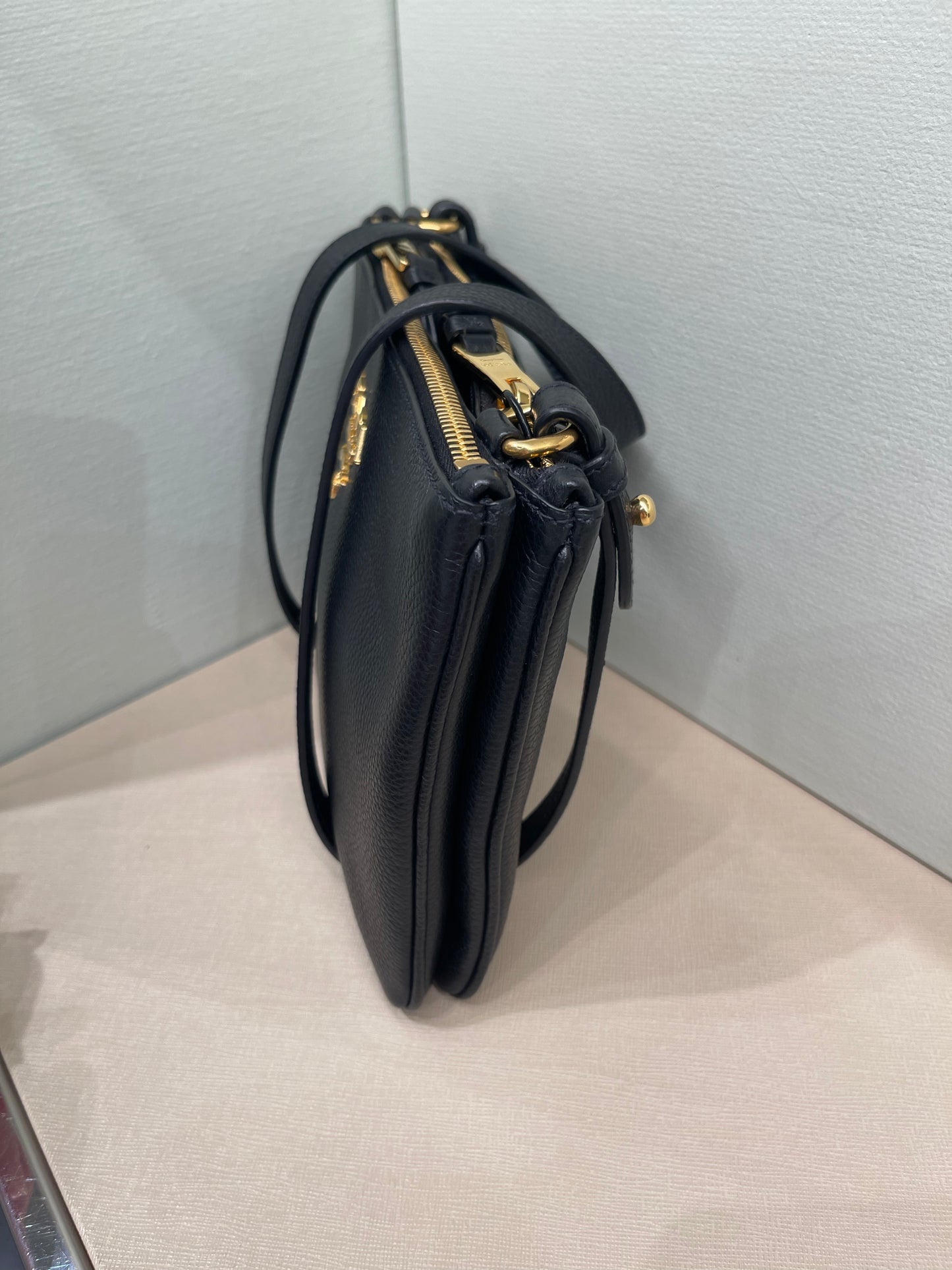 Prada crossbody bag 普拉達拉鍊側背包